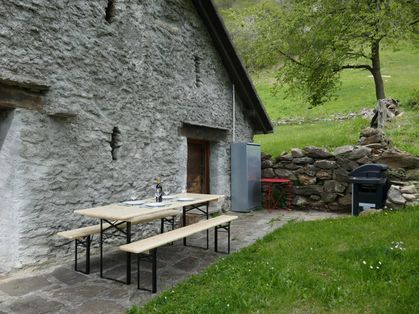 Sosto-Outside