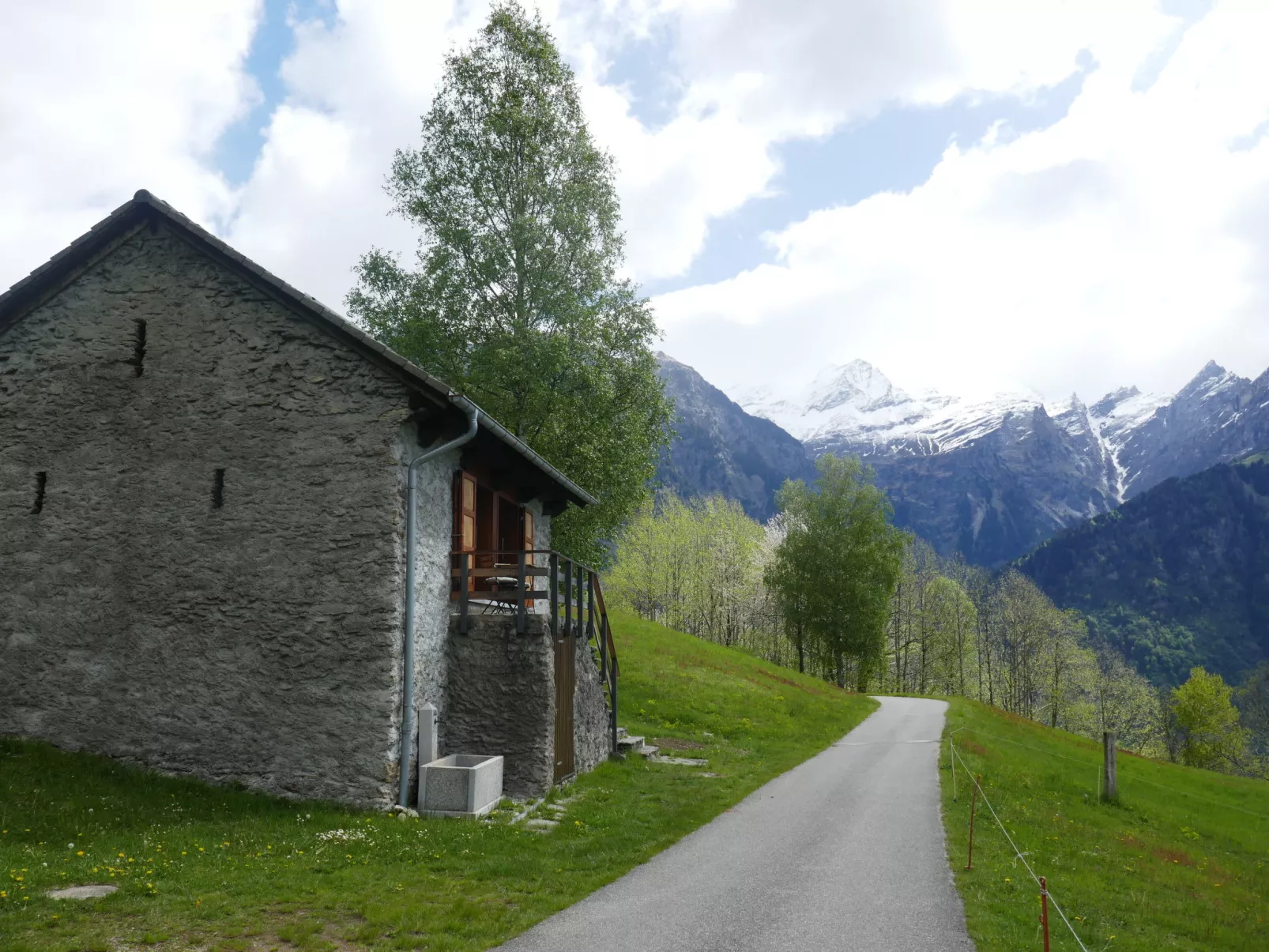 Sosto-Outside