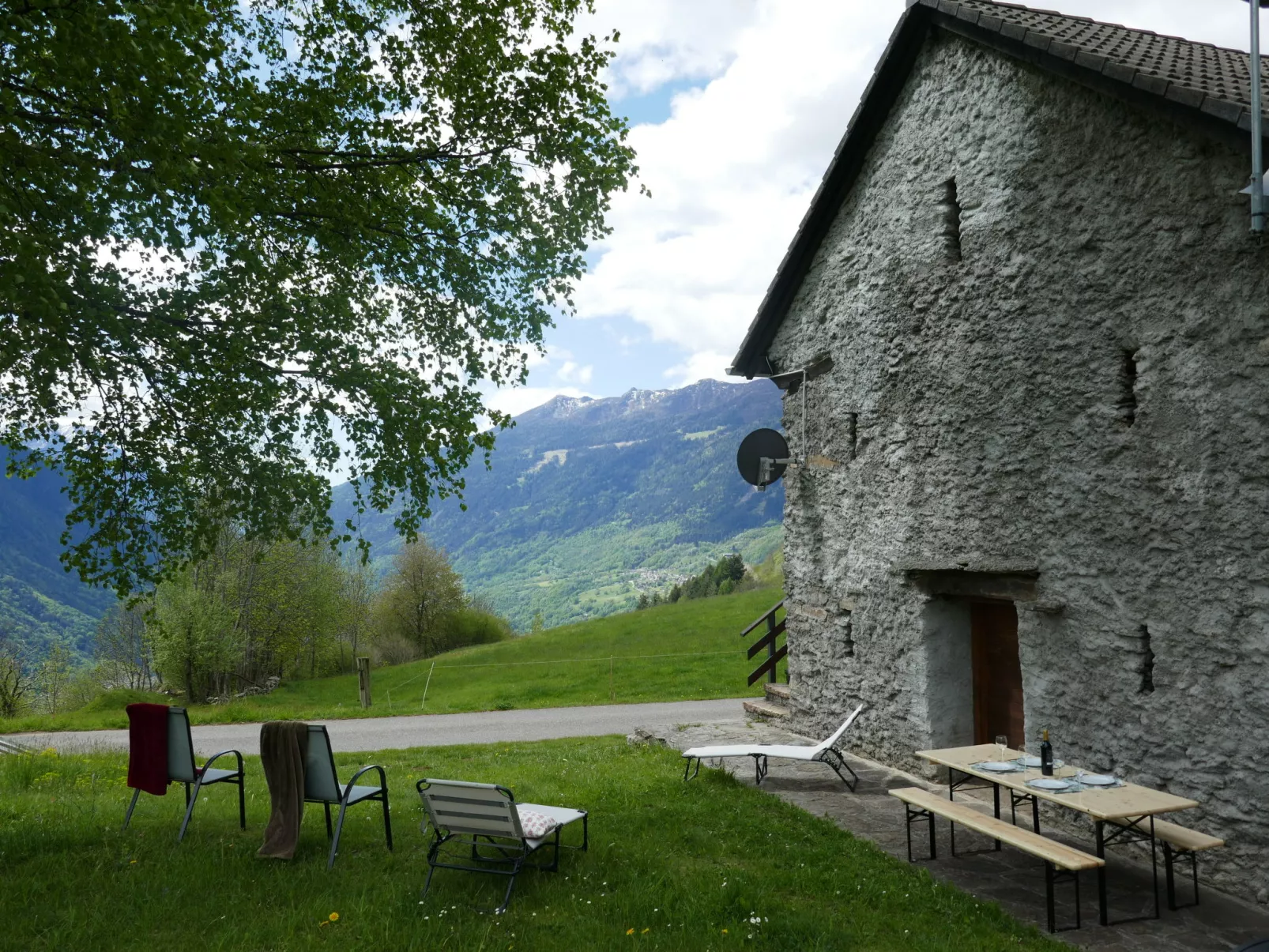Sosto-Outside
