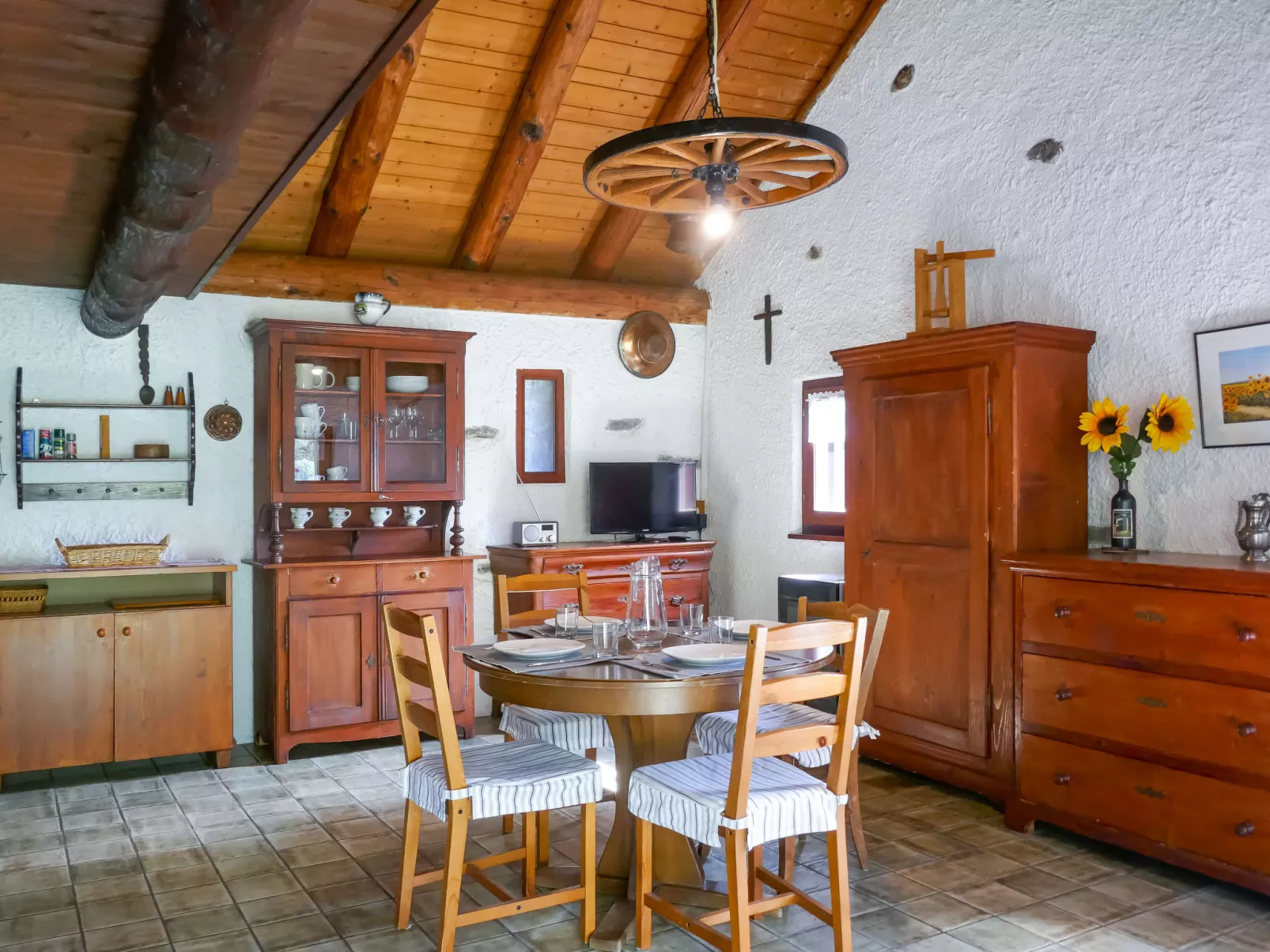 Rustico Girasole-Inside
