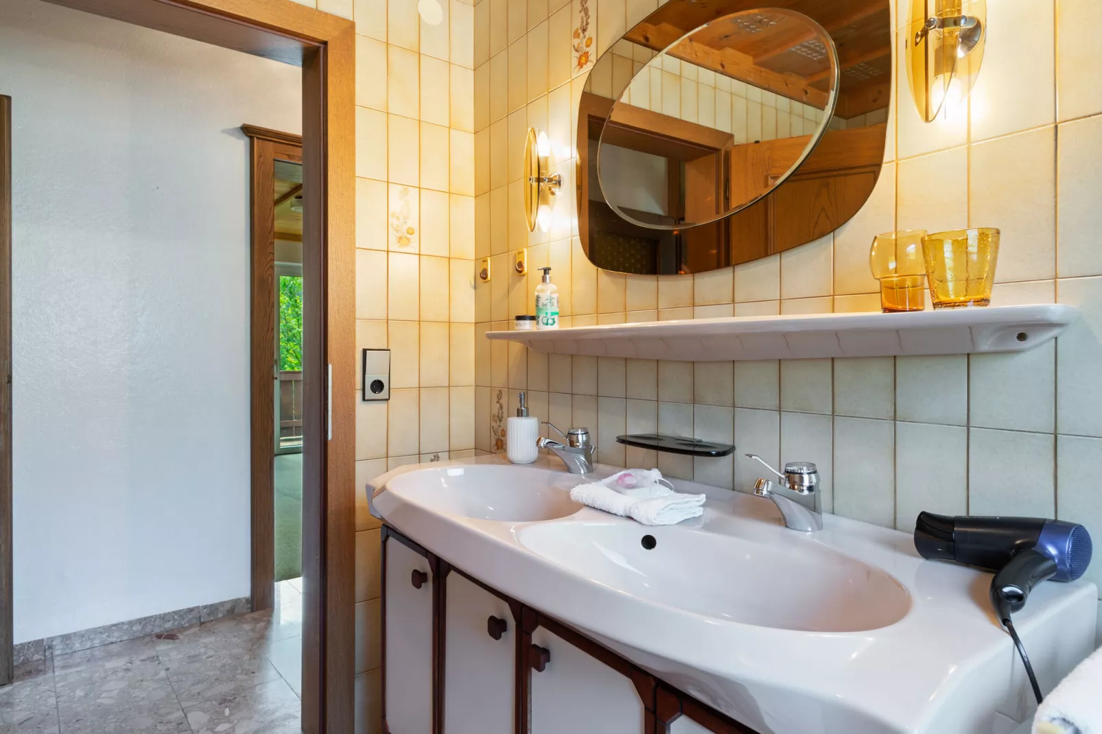 Dorfruh-Bathroom