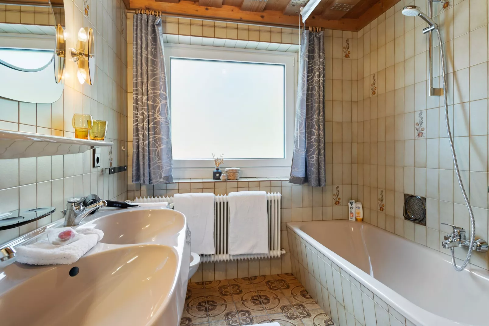 Dorfruh-Bathroom