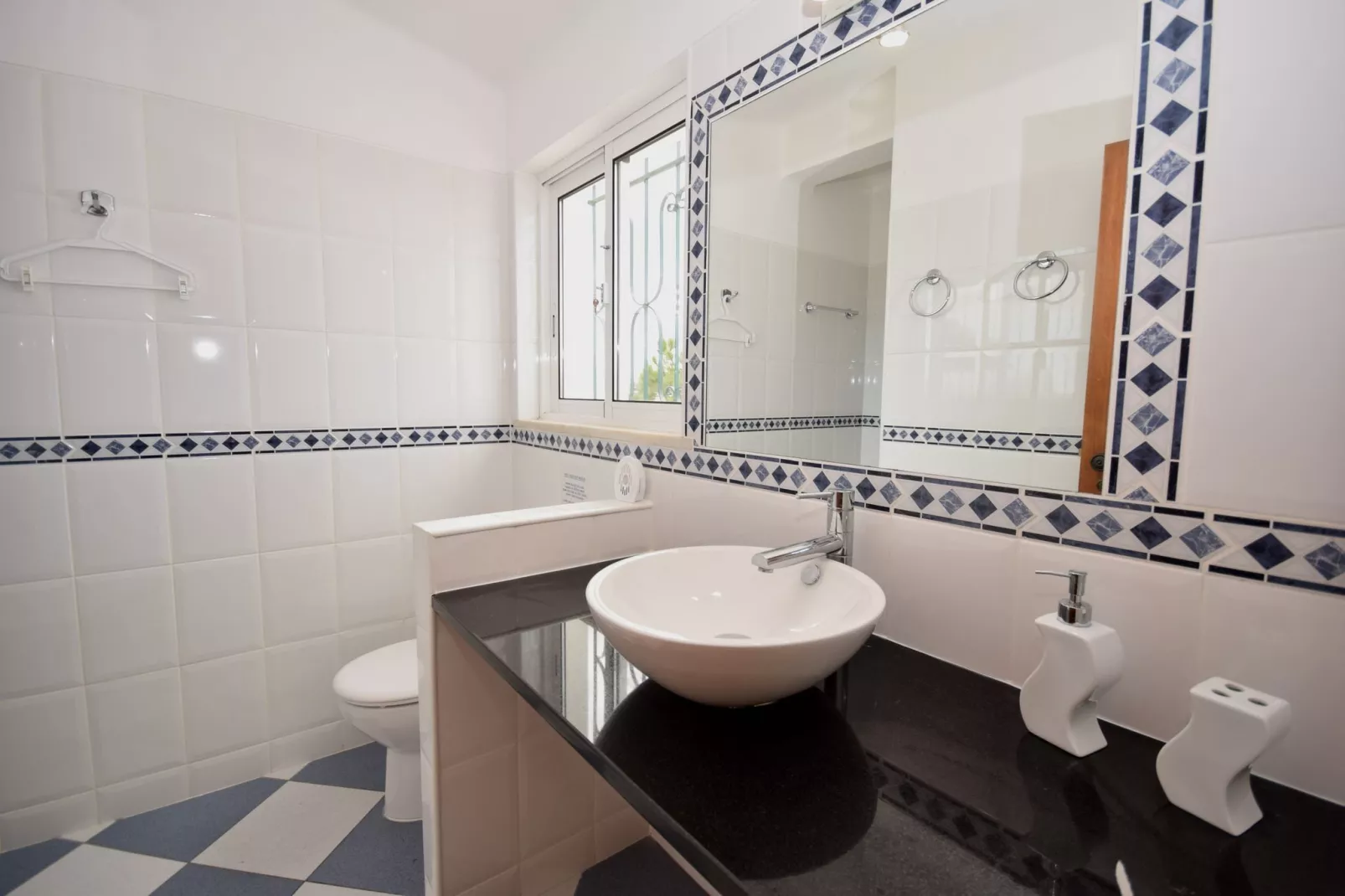 Villa Laranjeira-Bathroom
