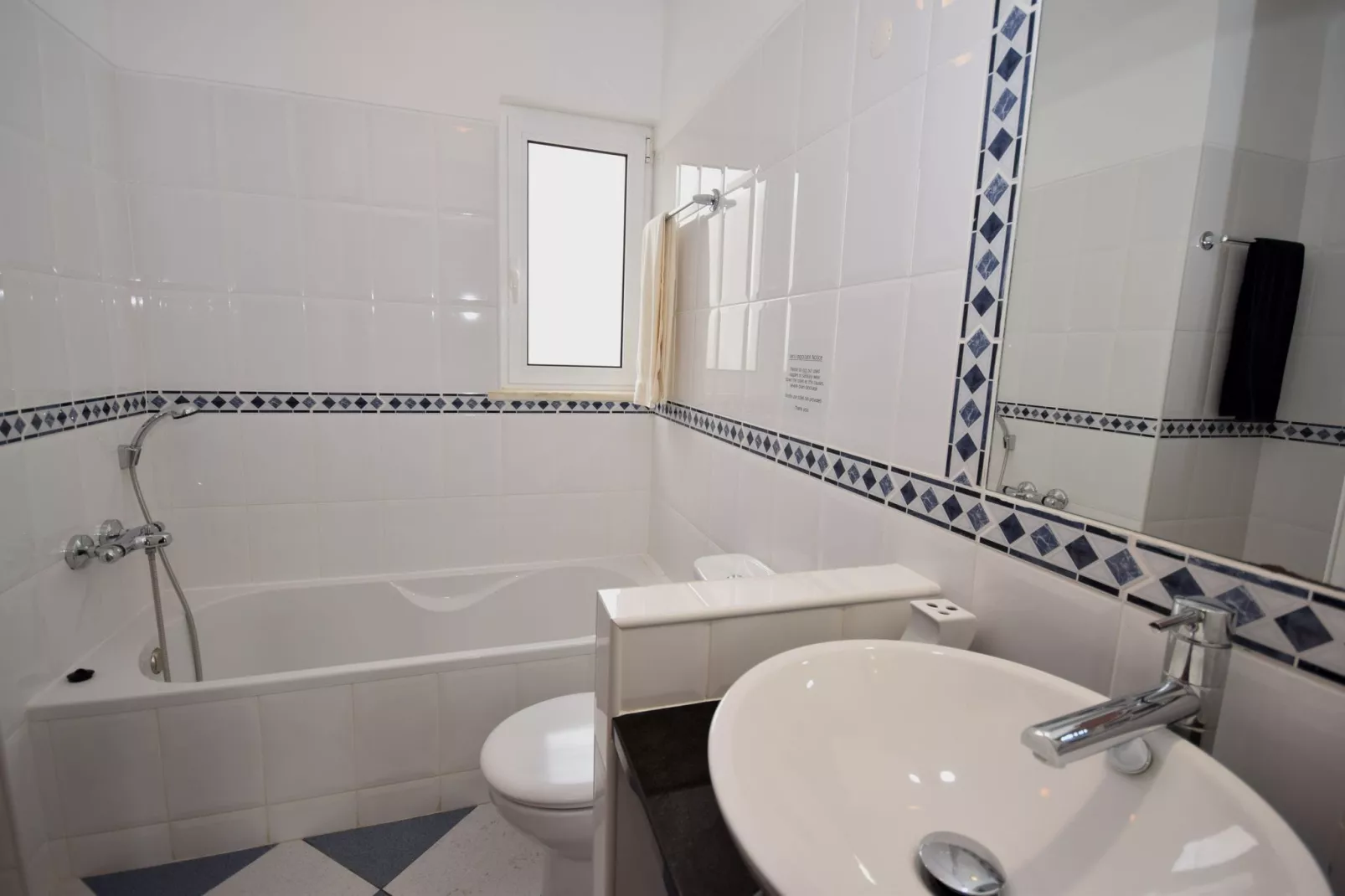 Villa Laranjeira-Bathroom