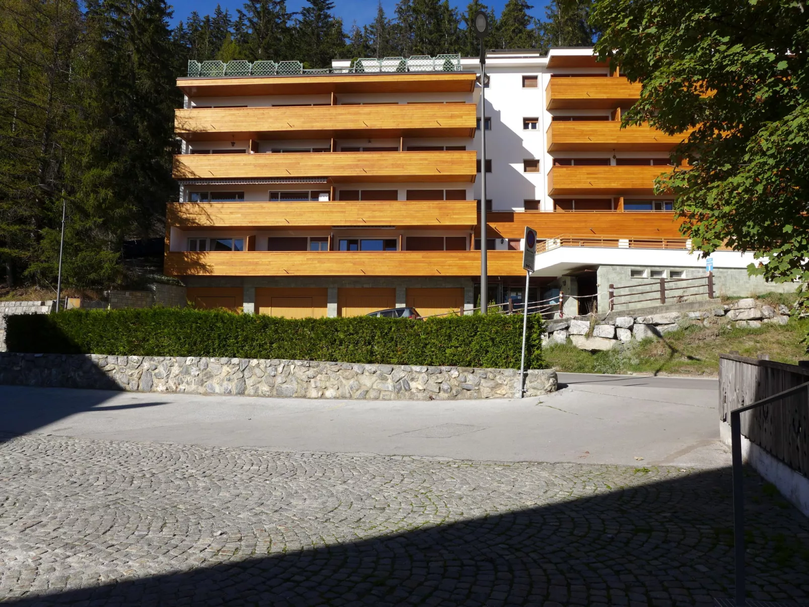 Eperon B 22-Outside