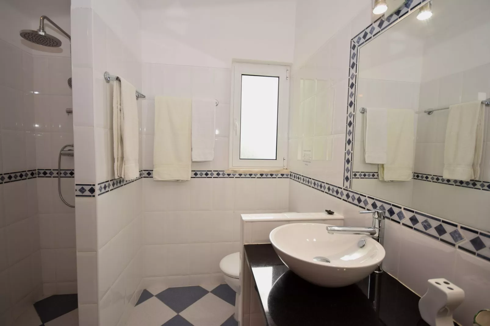 Villa Laranjeira-Bathroom