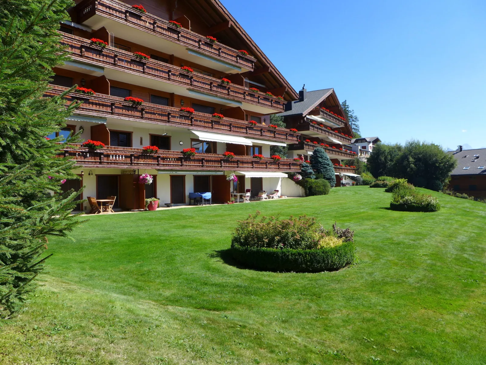 Les Pierres C 6-Outside