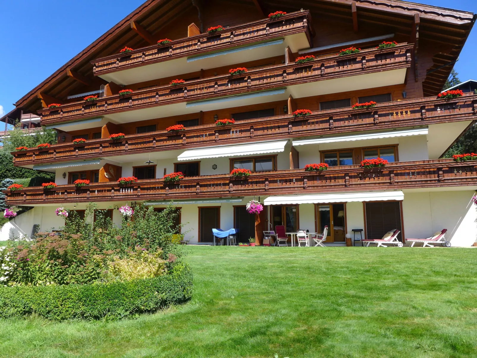 Les Pierres C 6-Outside