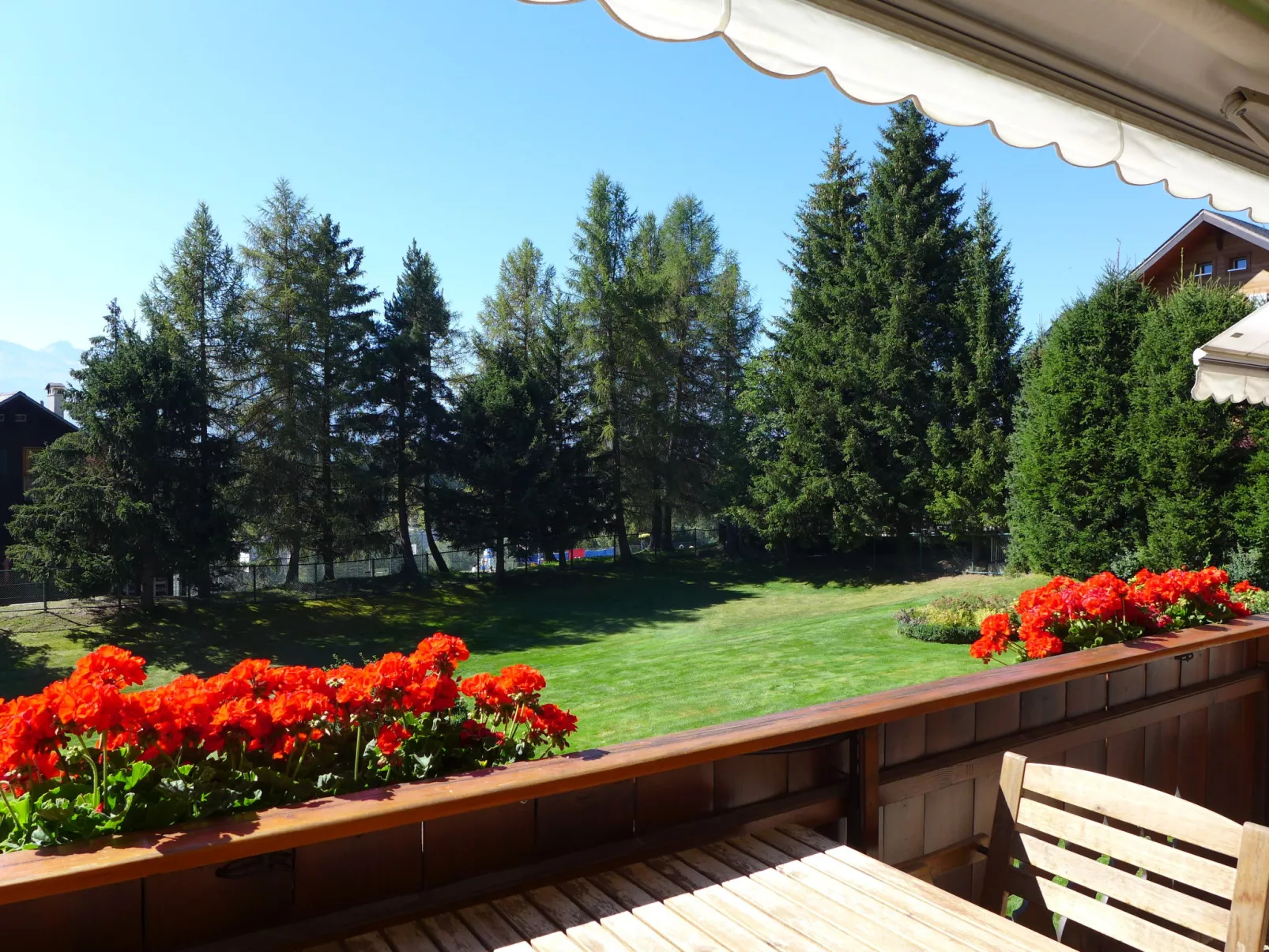 Les Pierres C 6-Outside