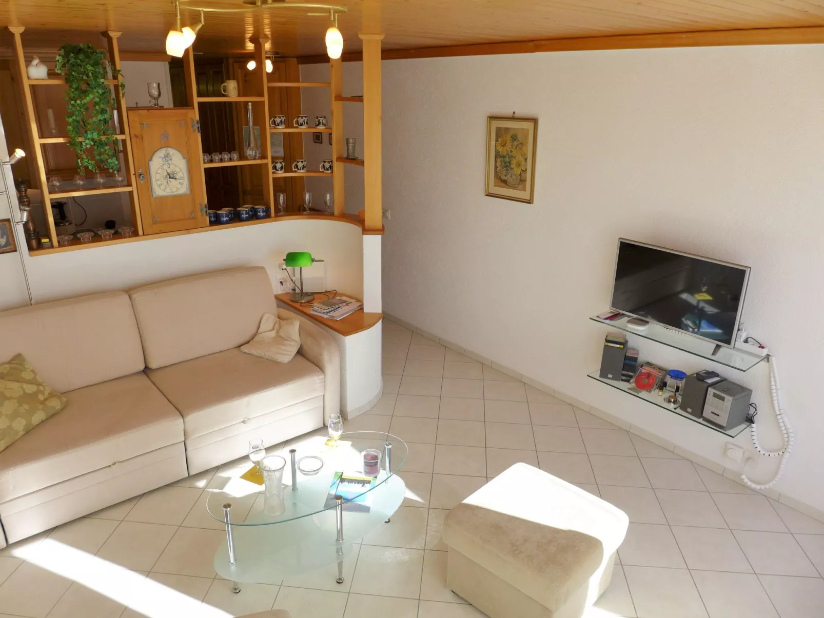 Jeanne D'Arc Apt. B-11-Inside