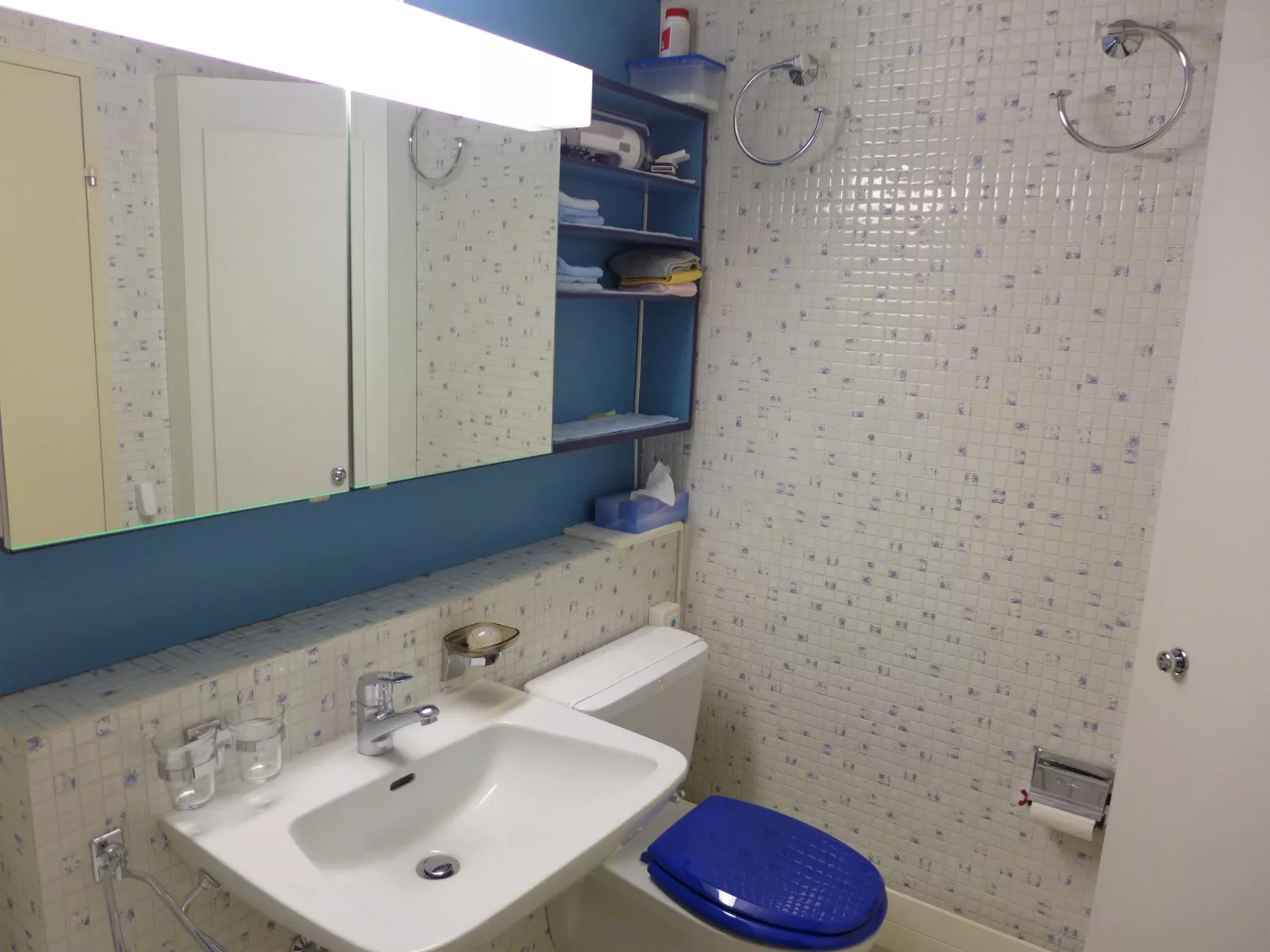 Jeanne D'Arc Apt. B-11-Inside
