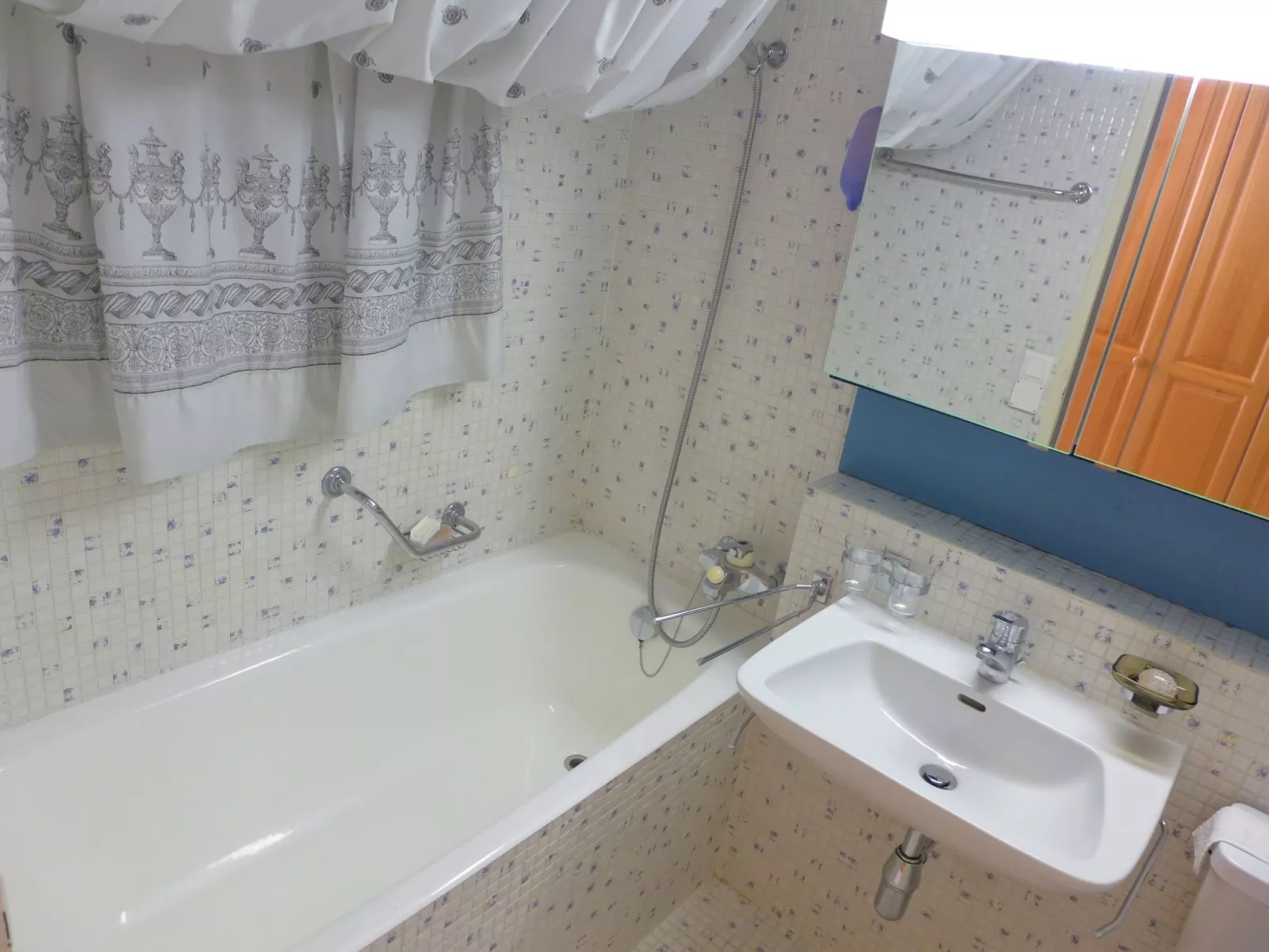 Jeanne D'Arc Apt. B-11-Inside