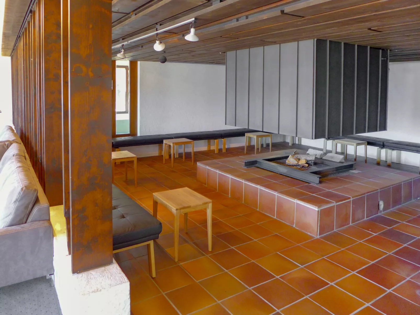Jeanne D'Arc Apt. B-11-Inside