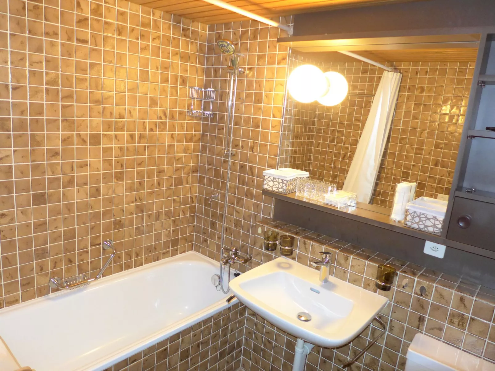 Jeanne D'Arc Apt. H2-49-Inside