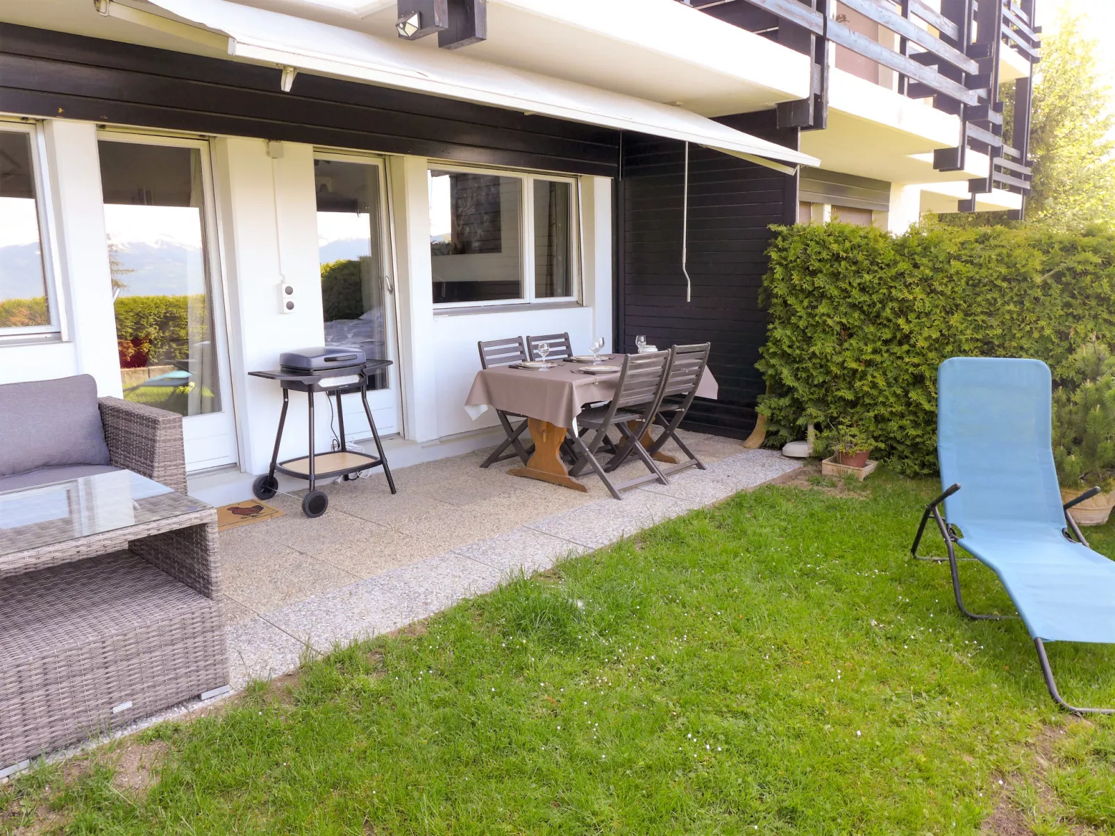 Les Essampilles 25-Outside