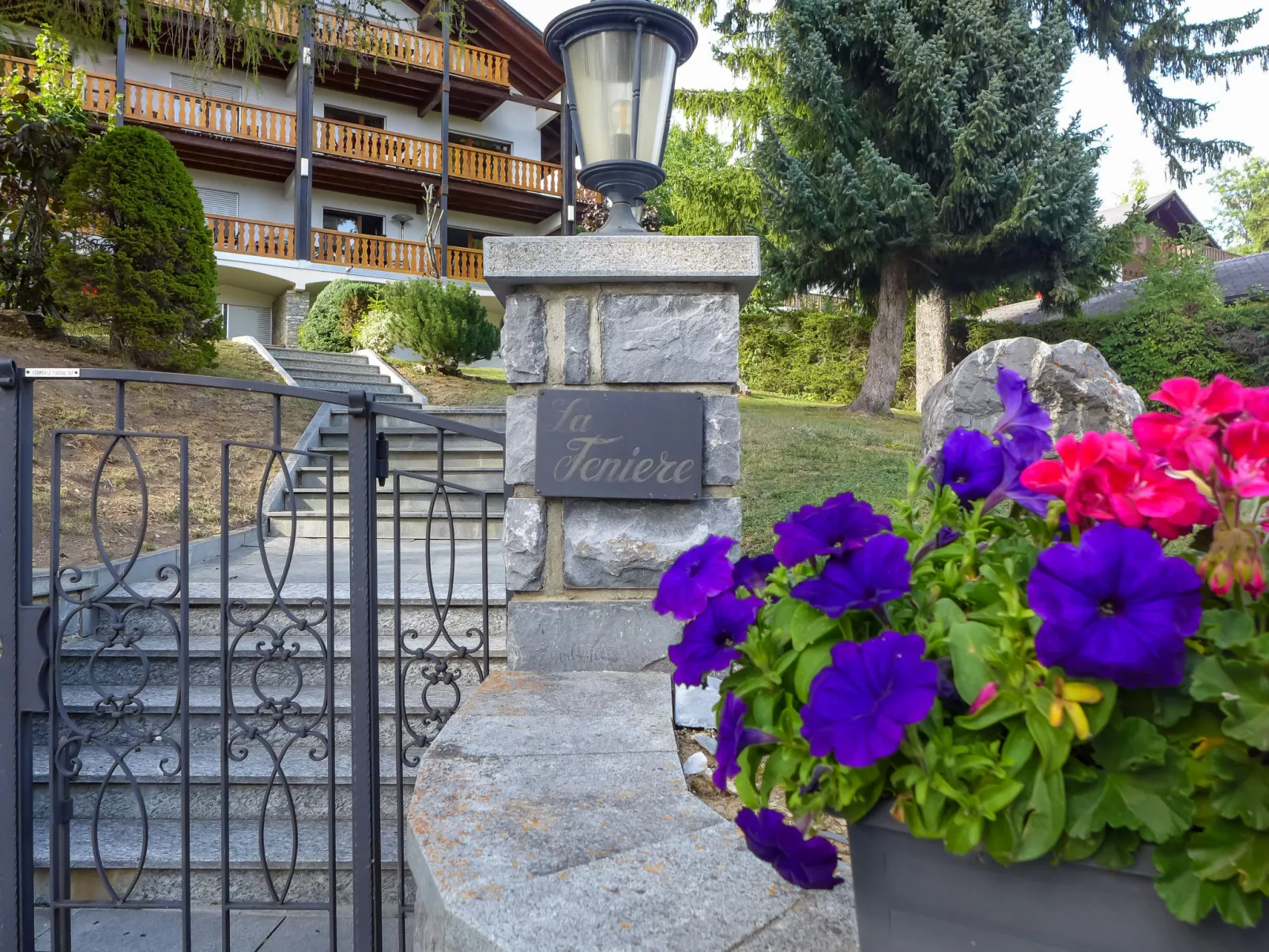 Résidence La Fenière 03-Outside