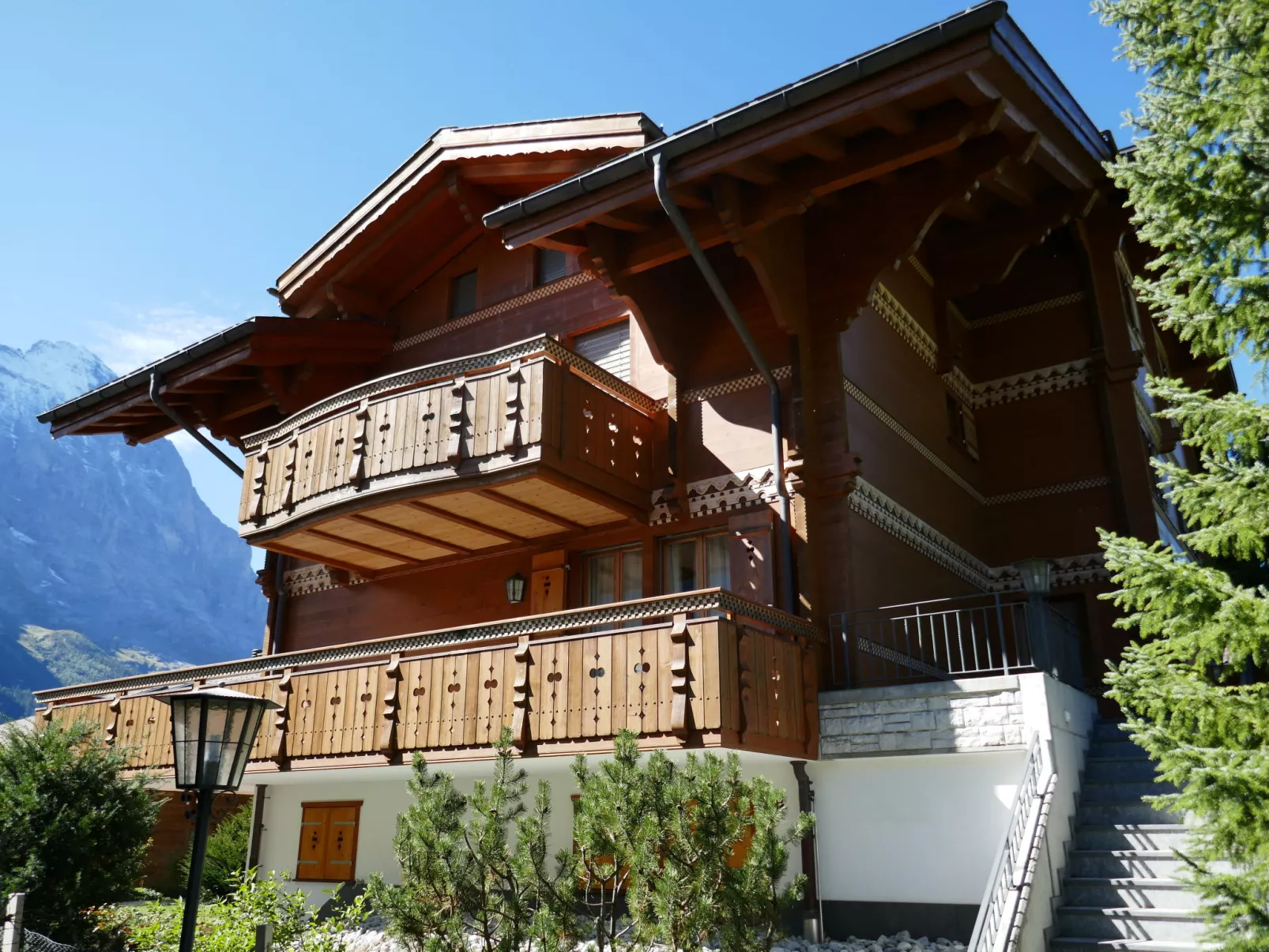 Chalet Snowflake-Outside
