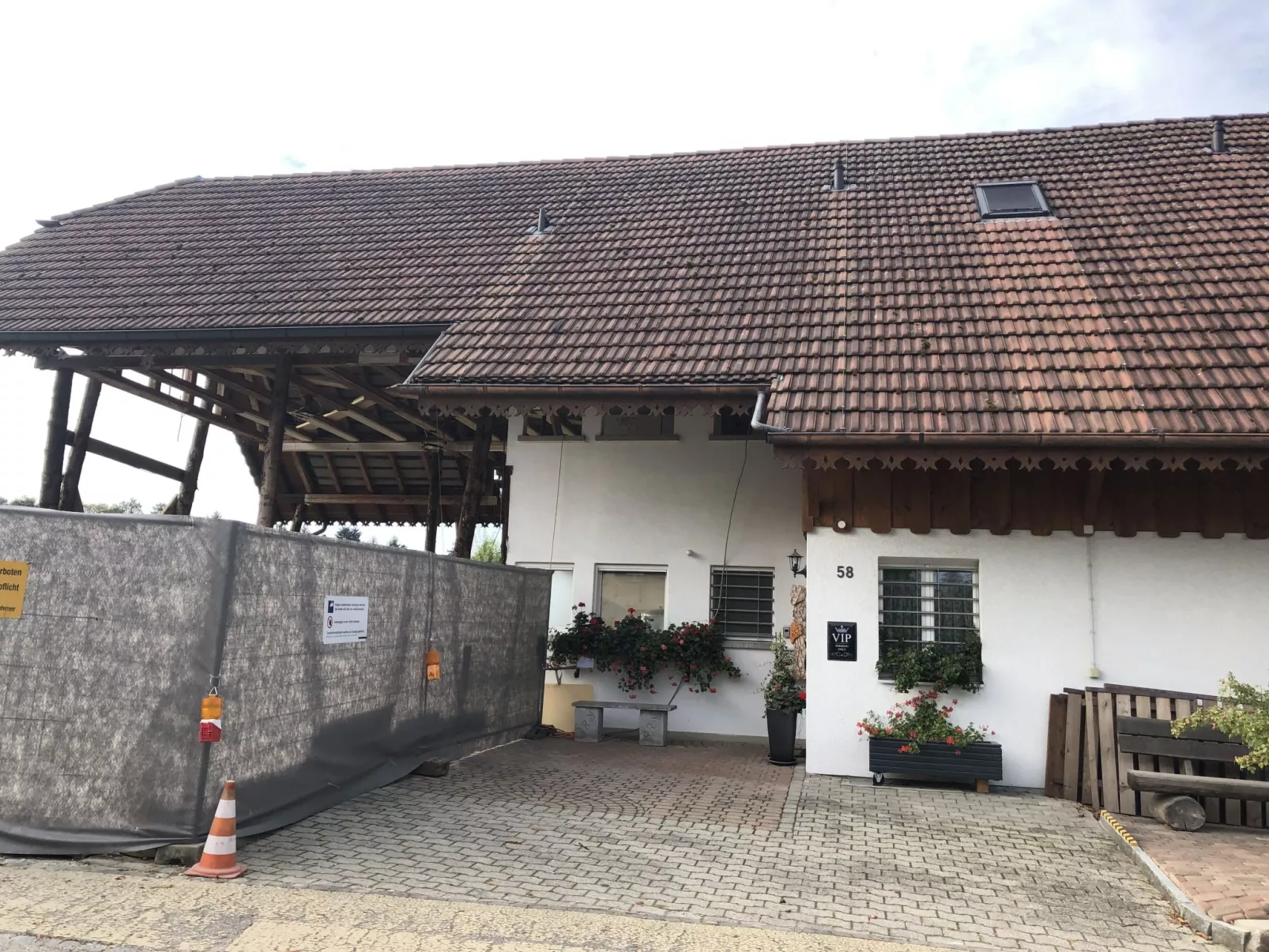Arn's Place-Outside