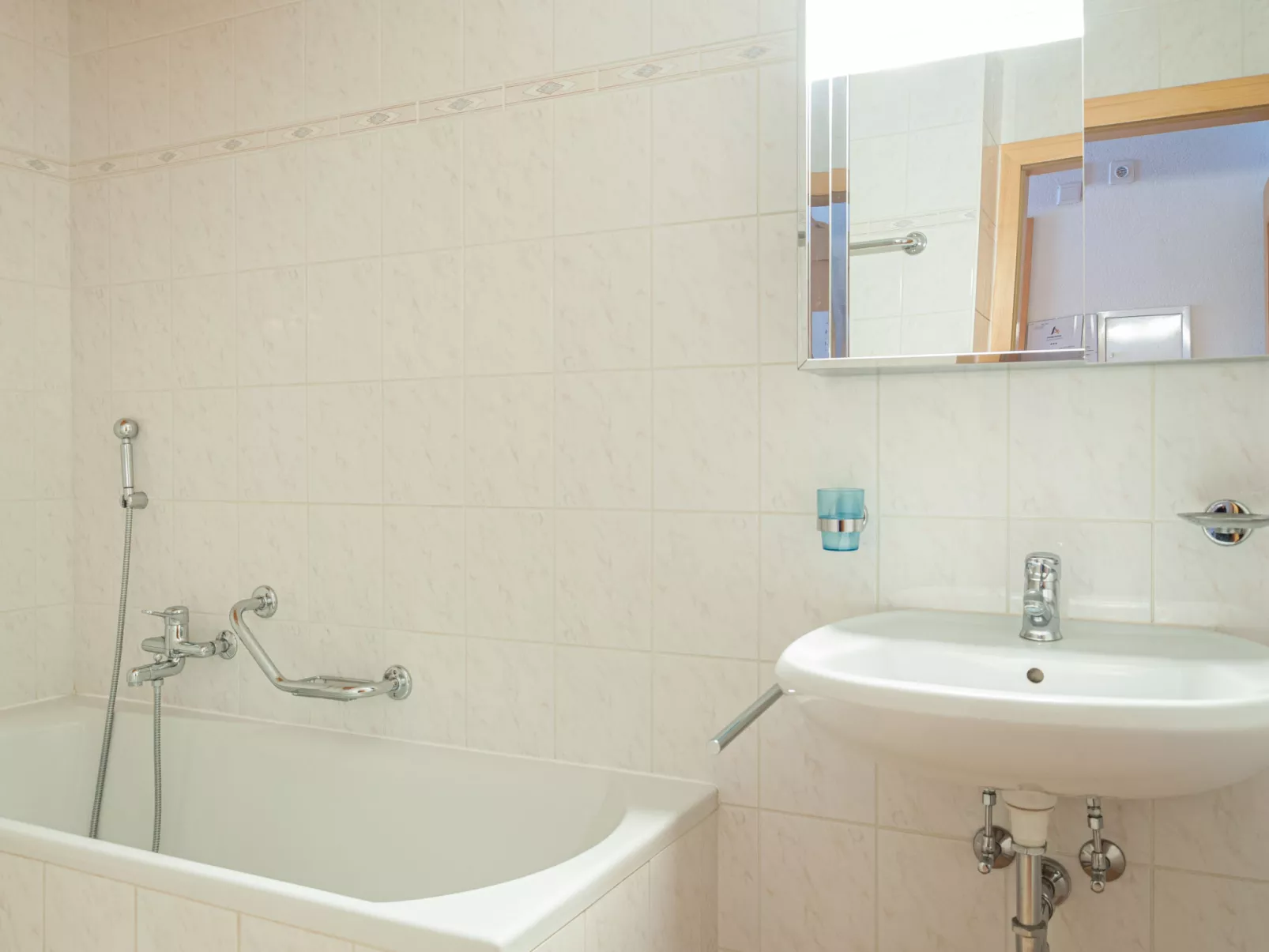 Apt.212X-Inside