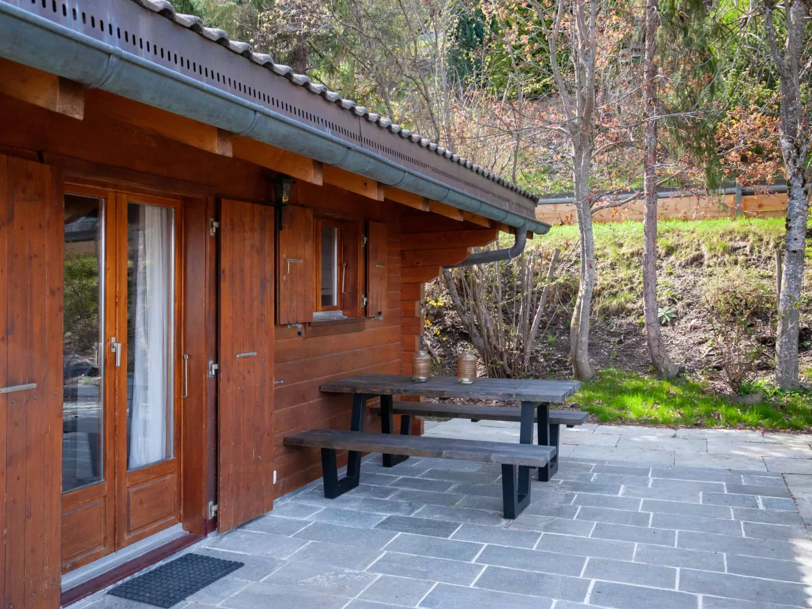 Dolce Cabane-Outside