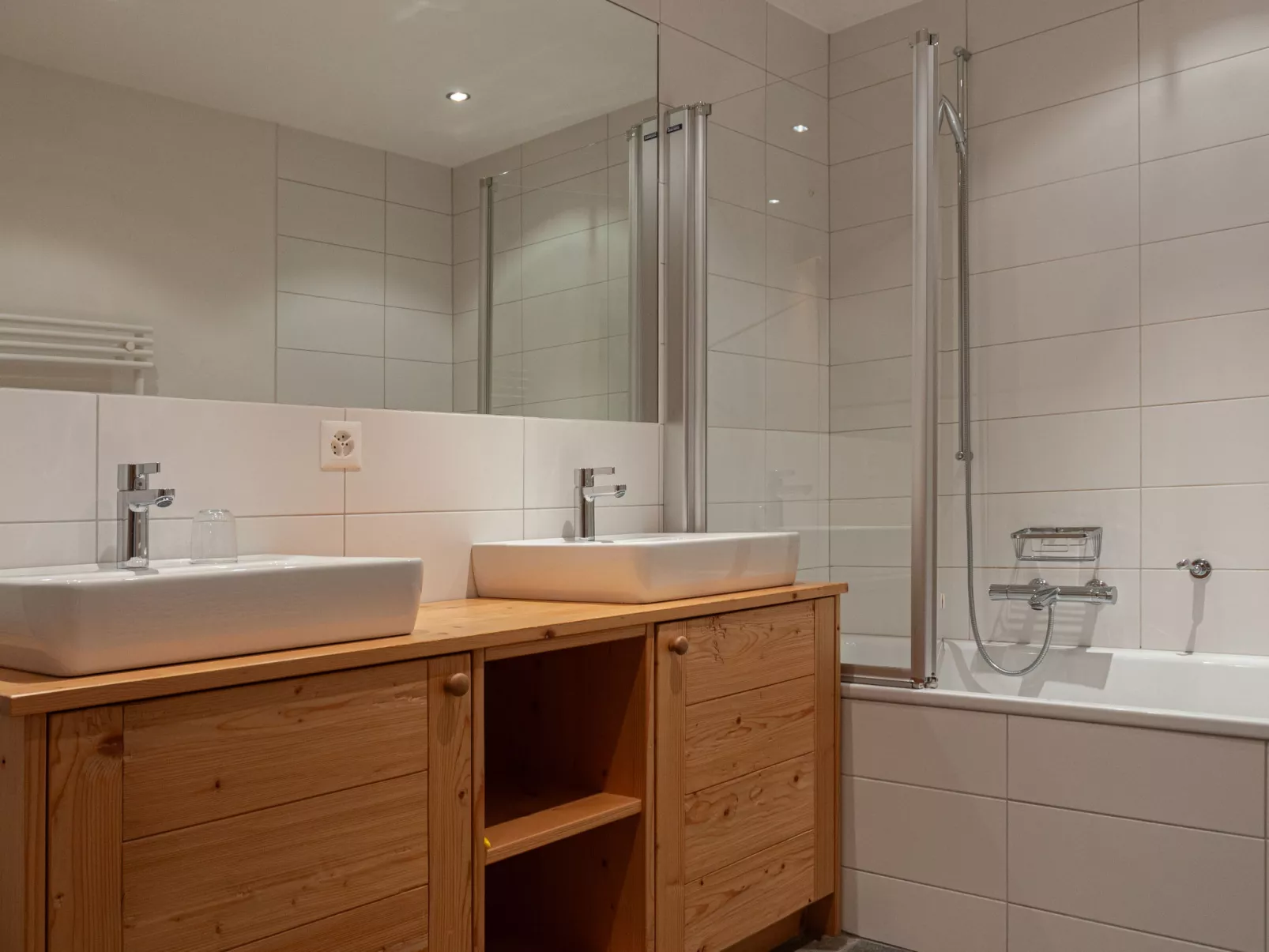 Chalet Jadi-Drinnen