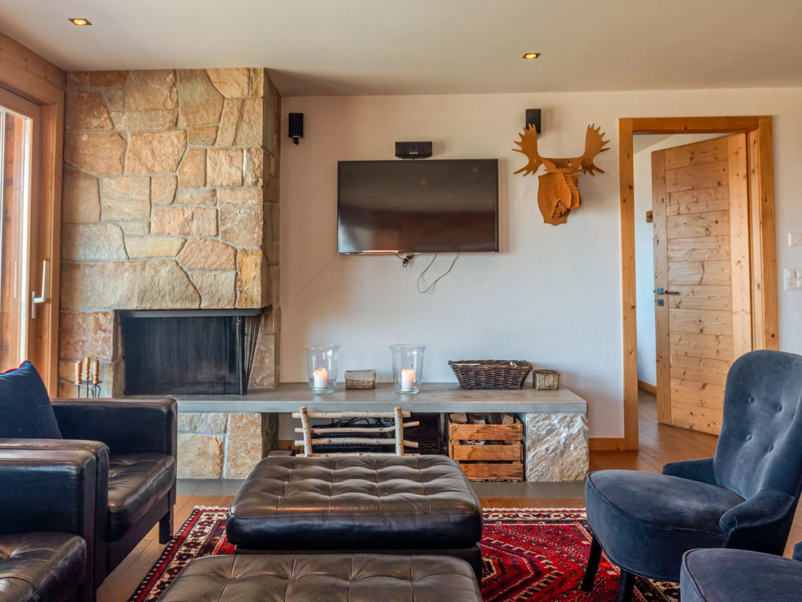 Montagnard 10-Inside