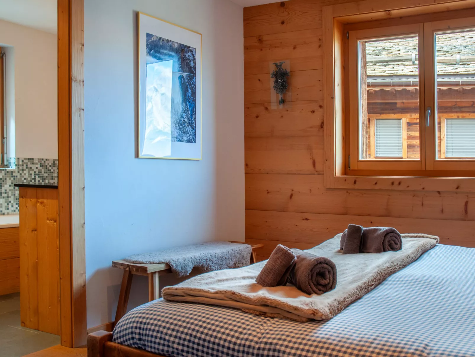 Montagnard 10-Inside