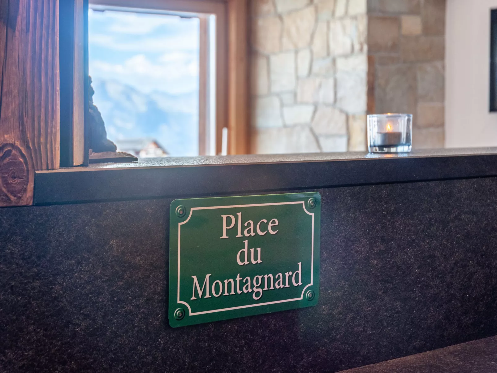 Montagnard 10-Inside