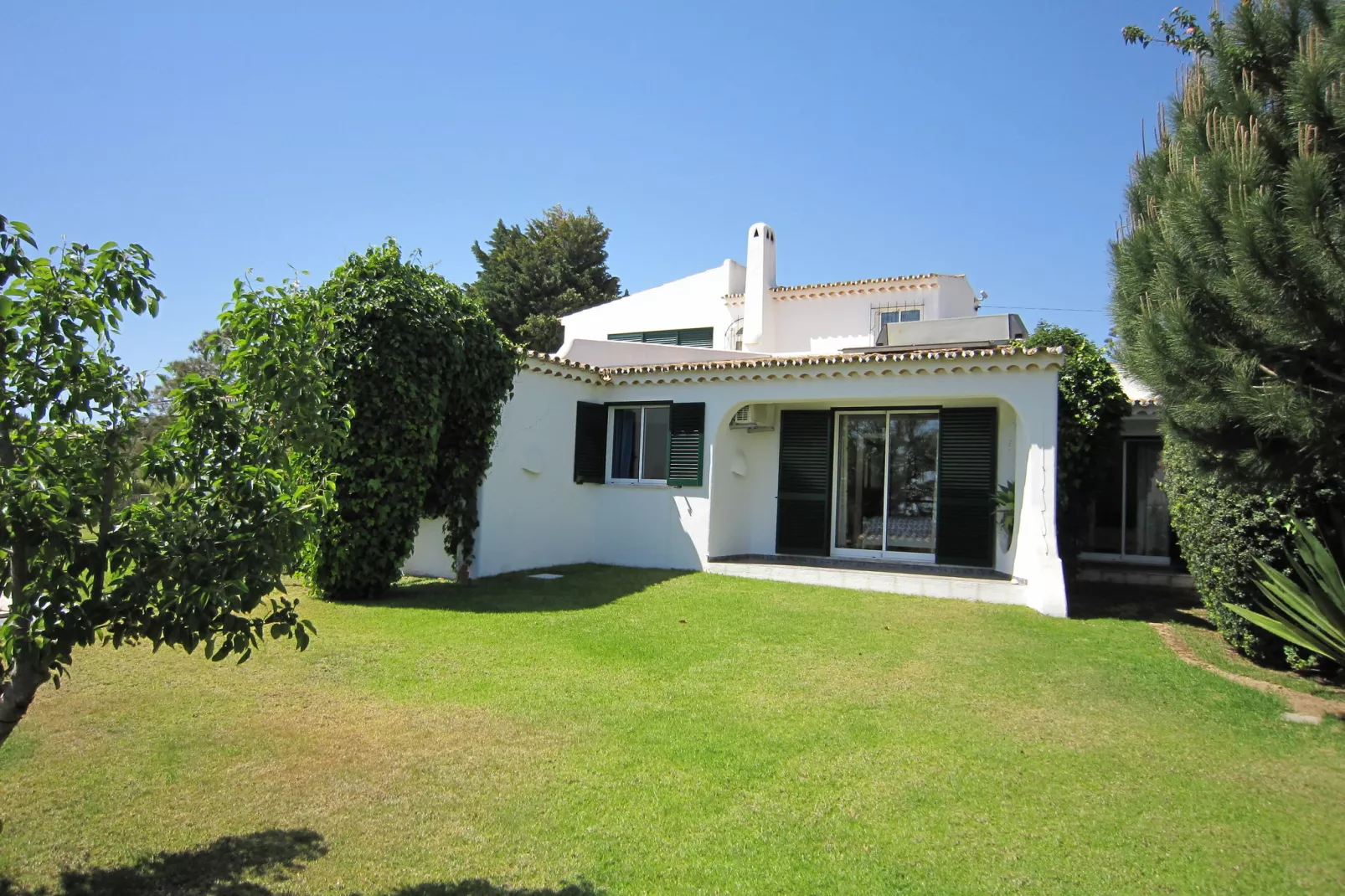 Villa Laranjeira-Exterior summer
