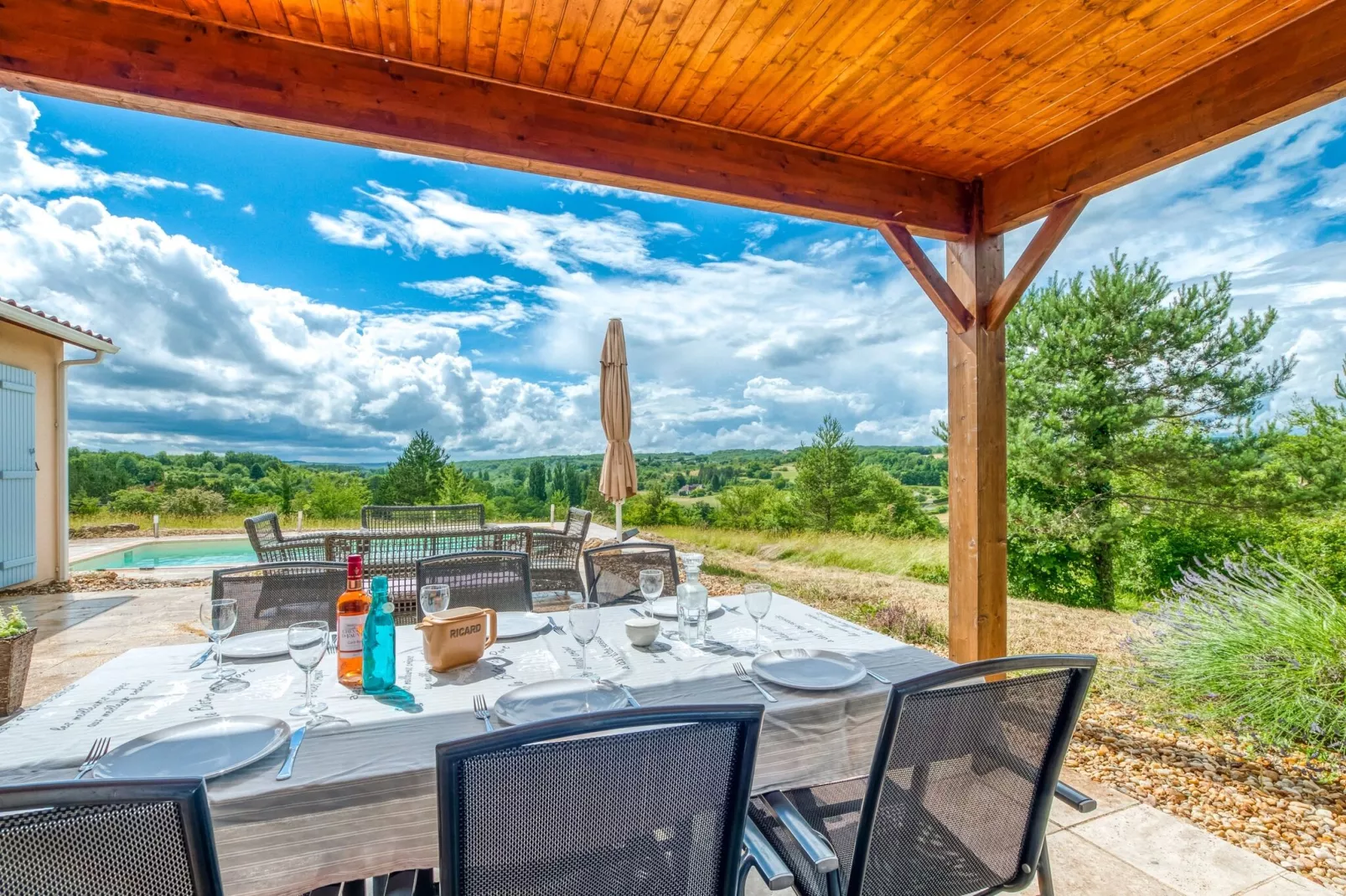 Villa Sainte Foy de Longas-Terrassenbalkon