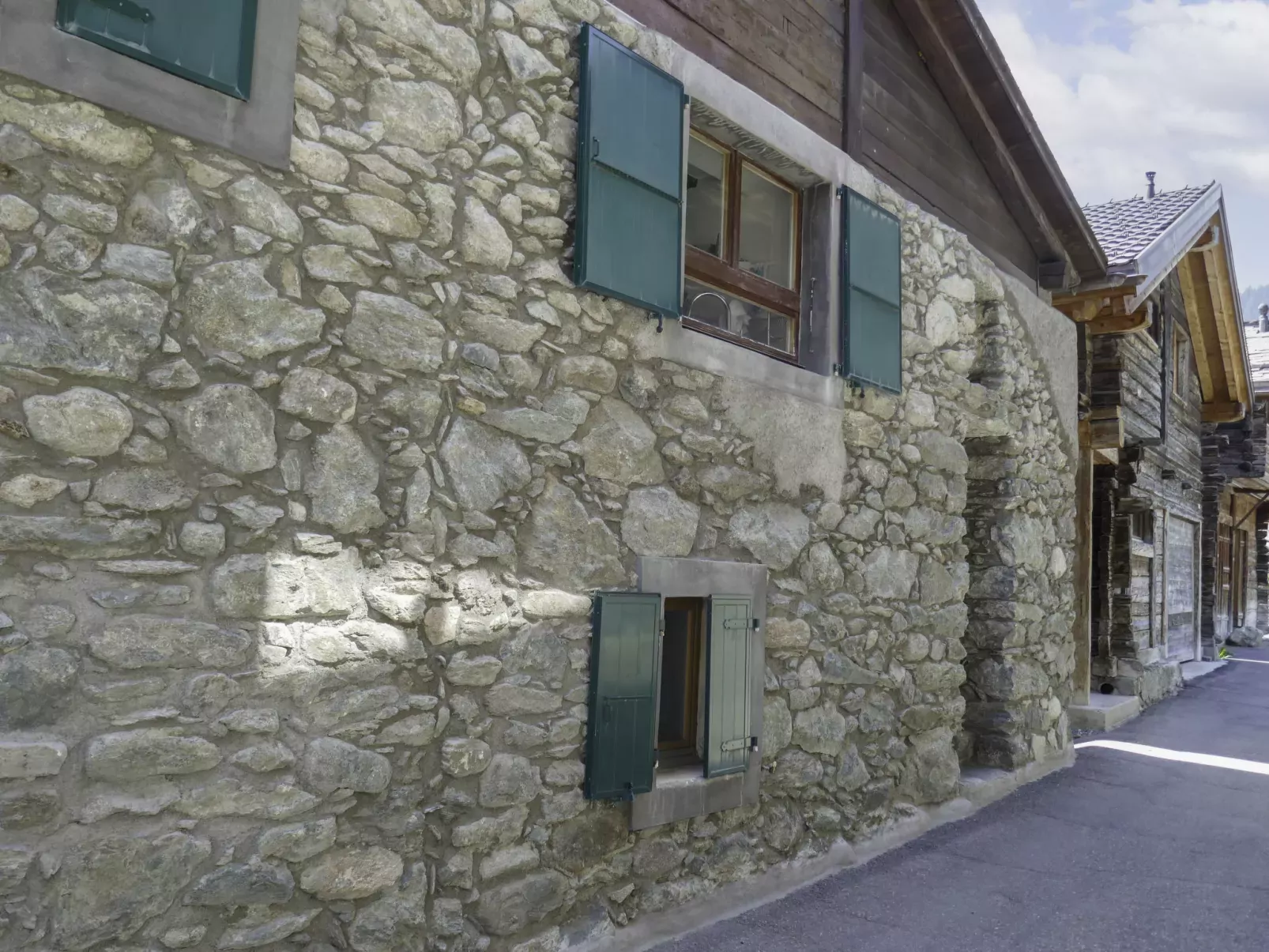 Les Moulins-Outside