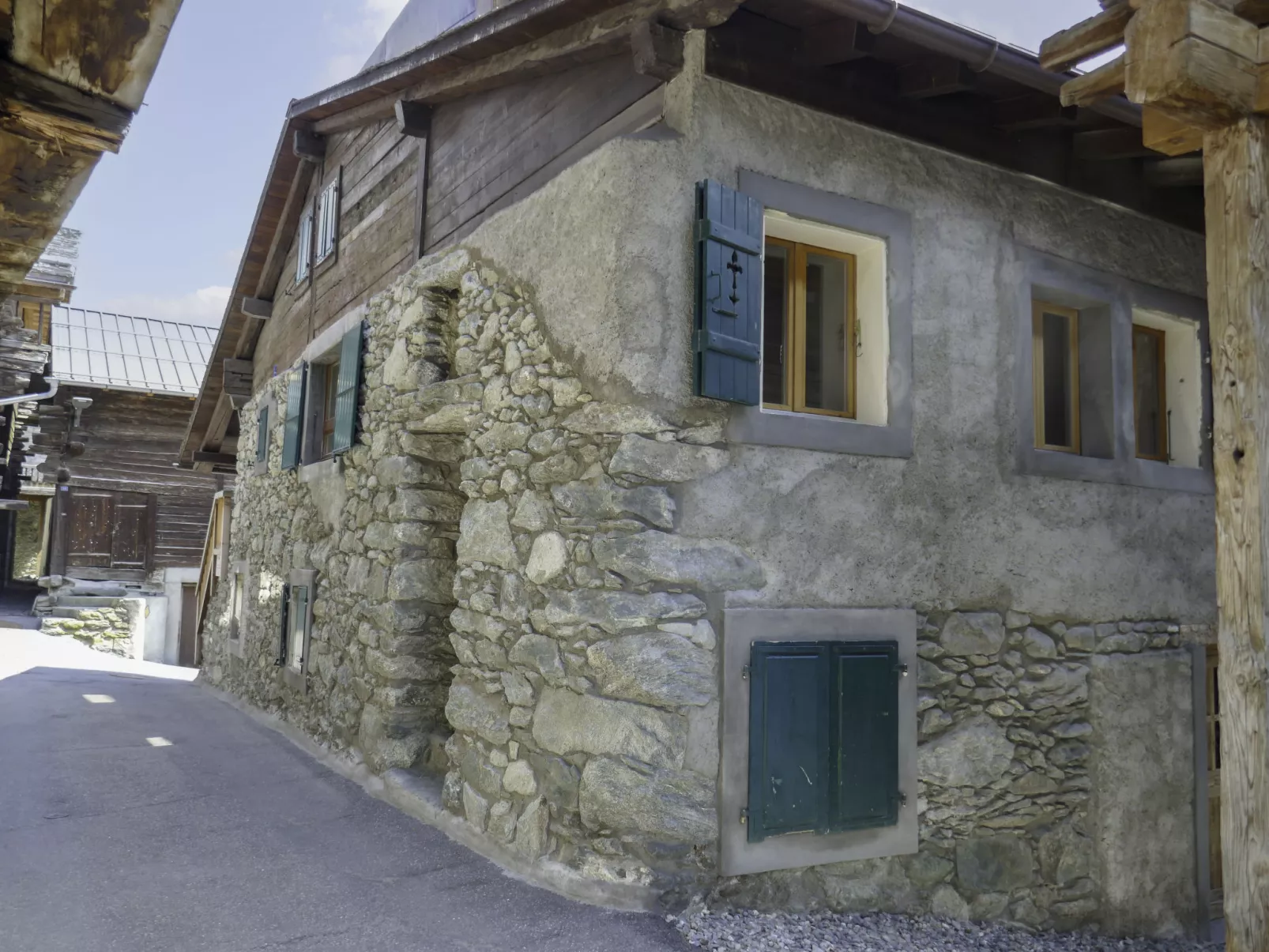 Les Moulins-Outside