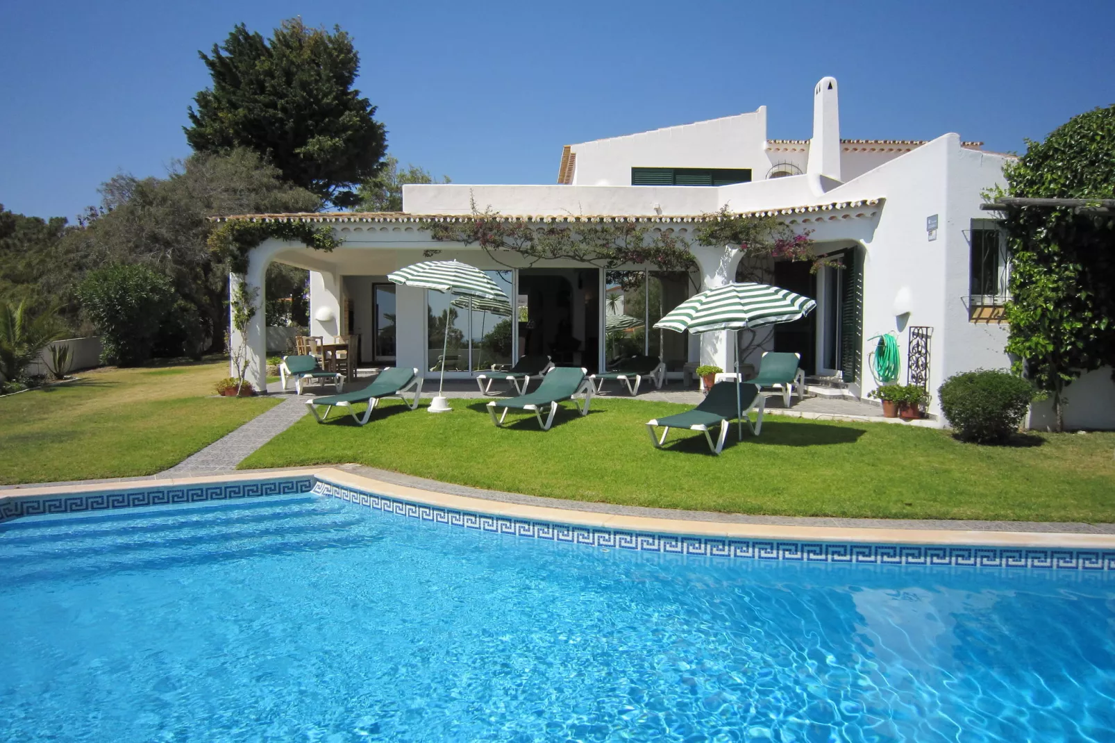 Villa Laranjeira-Exterior summer