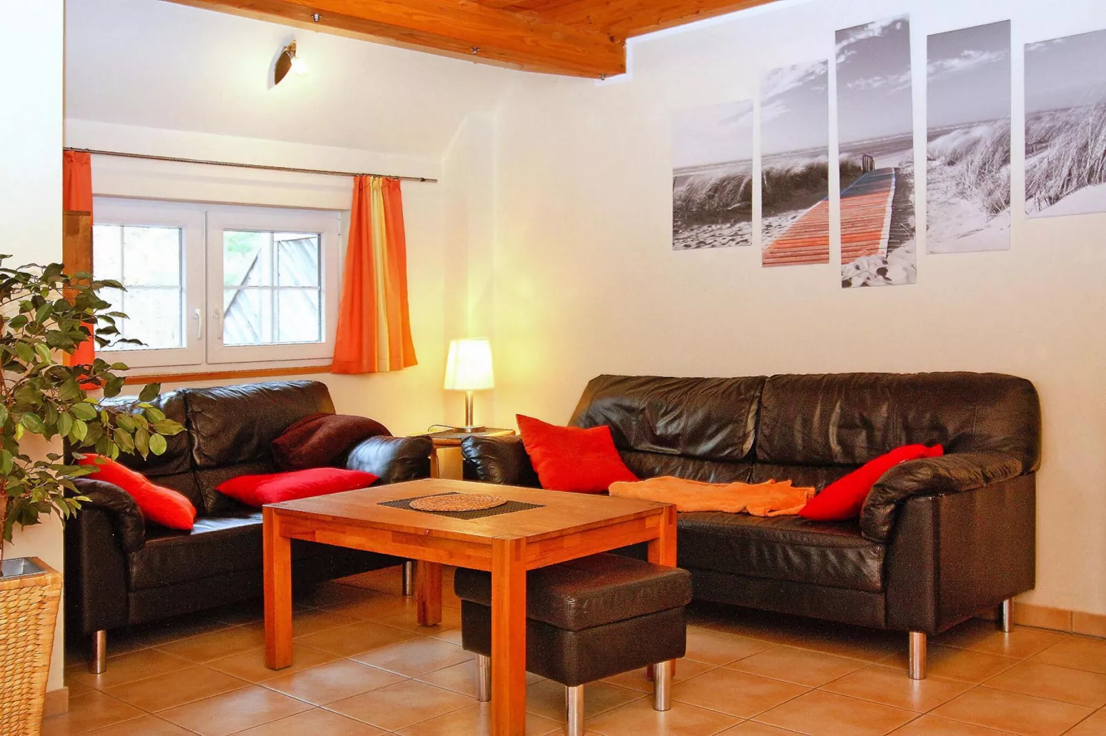 DHH Strandhaus links-Living room
