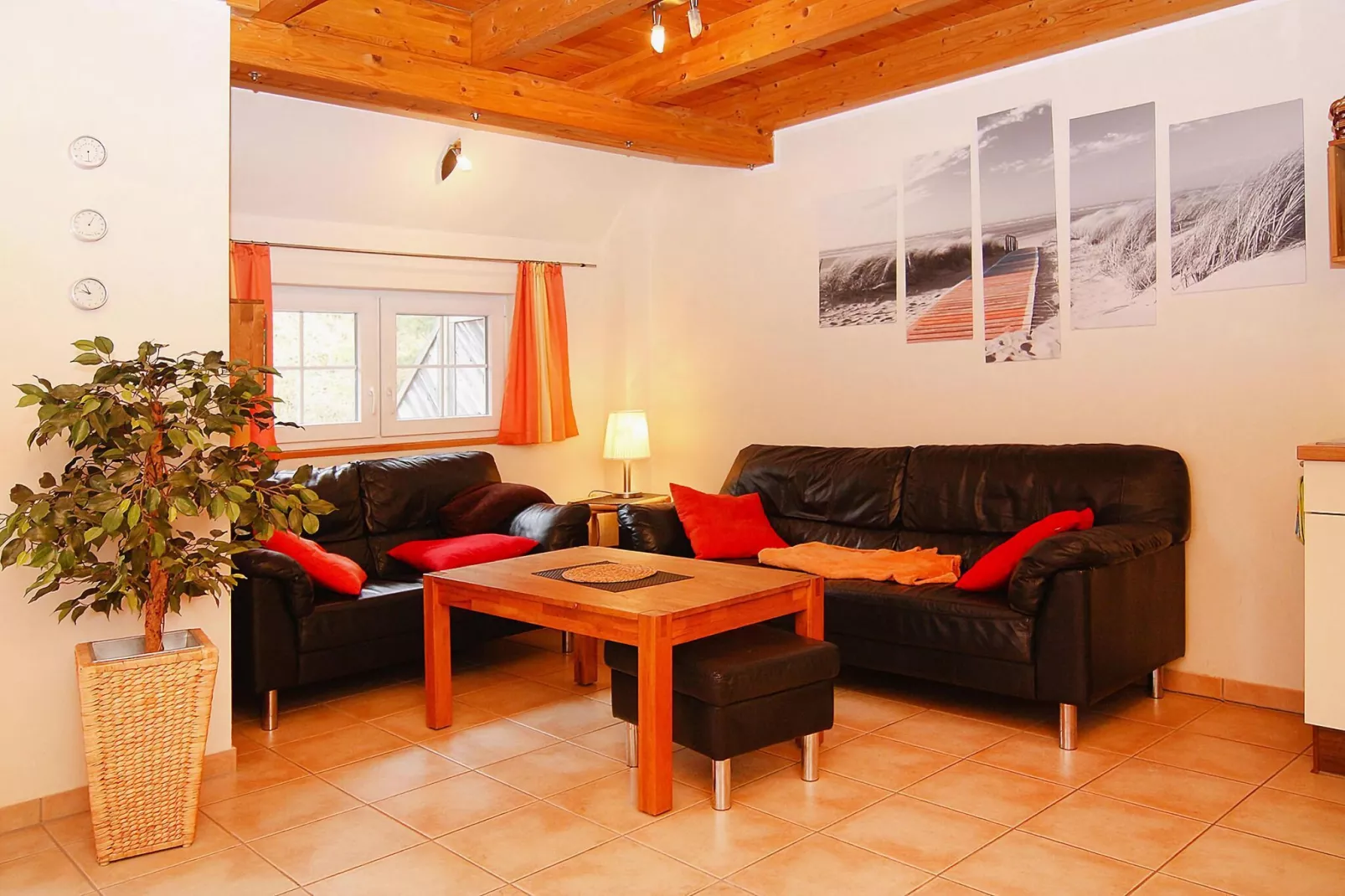 DHH Strandhaus links-Living room