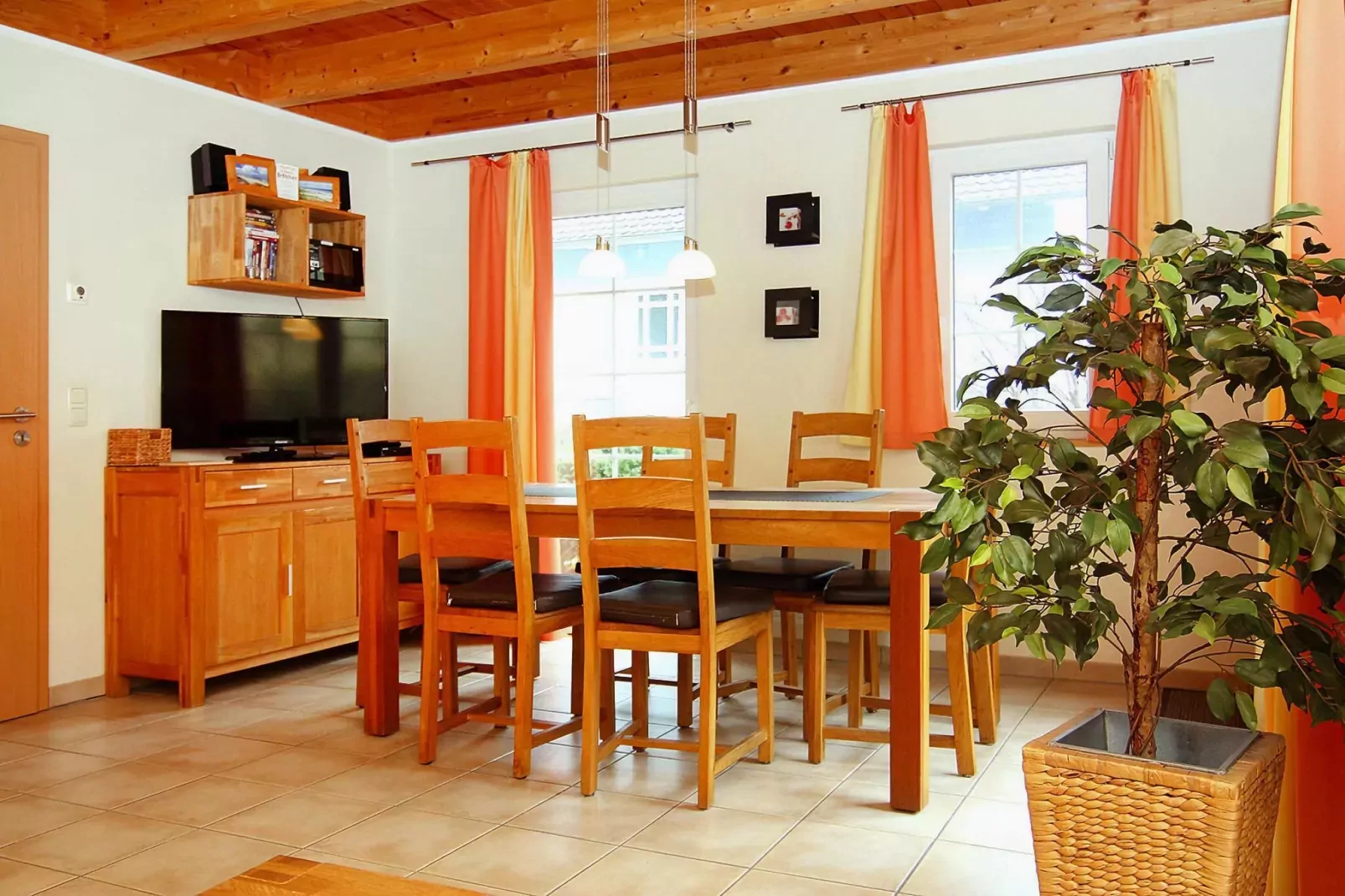 DHH Strandhaus links-Dining room