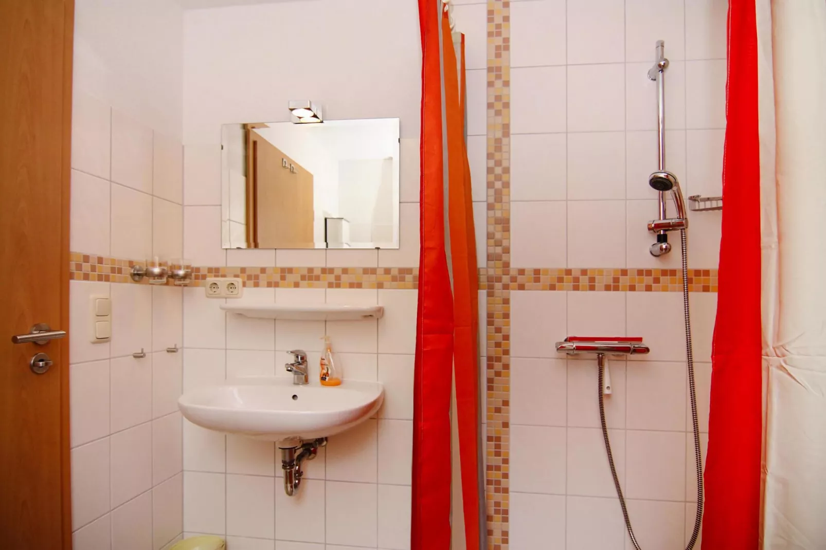 DHH Strandhaus links-Bathroom