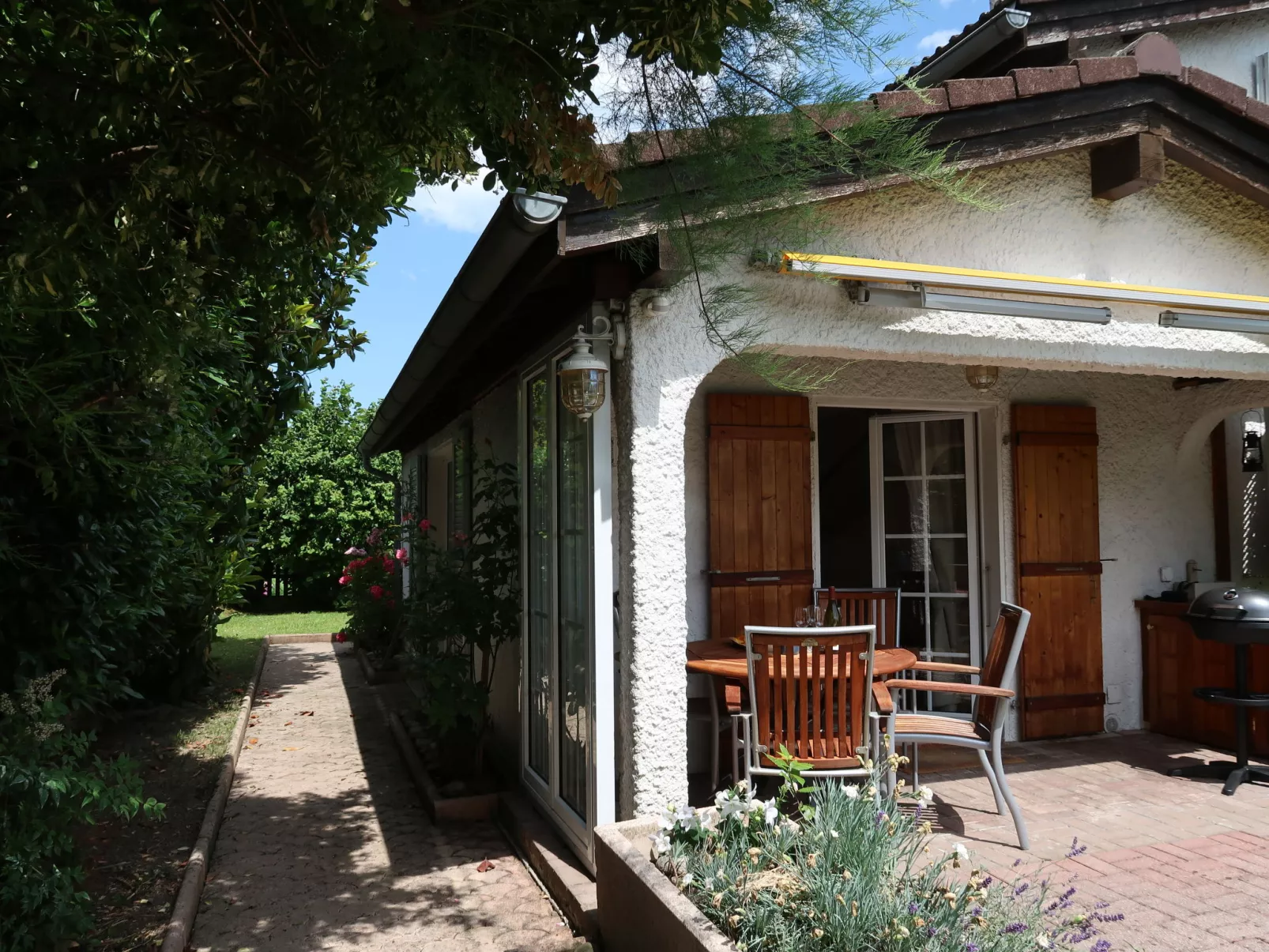 Le Mas Saphir-Outside