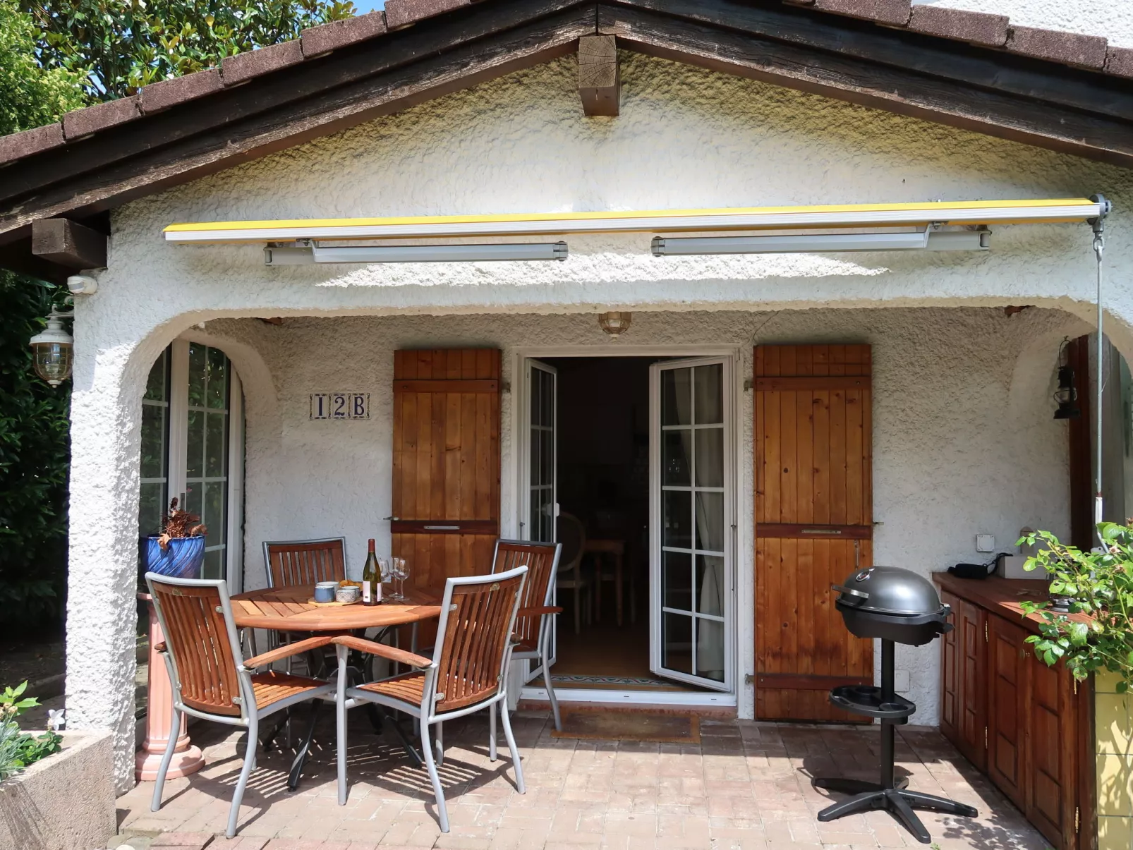 Le Mas Saphir-Outside