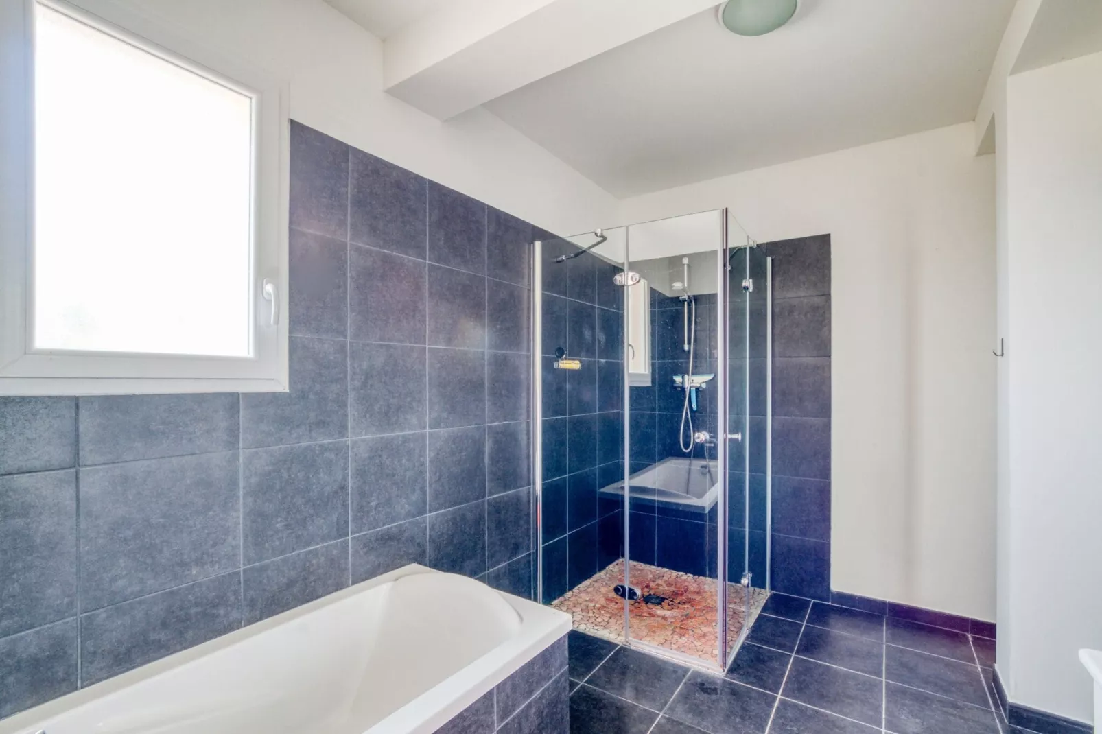 Villa Sainte Foy de Longas-Badezimmer