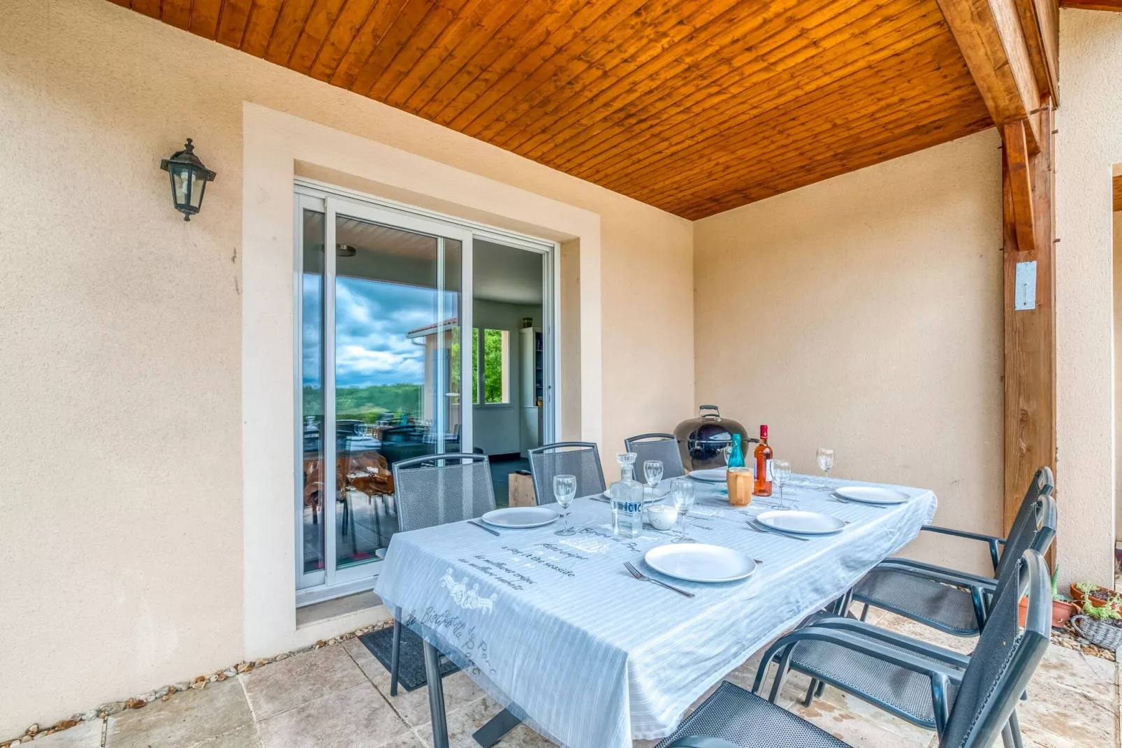 Villa Sainte Foy de Longas-Terrassenbalkon