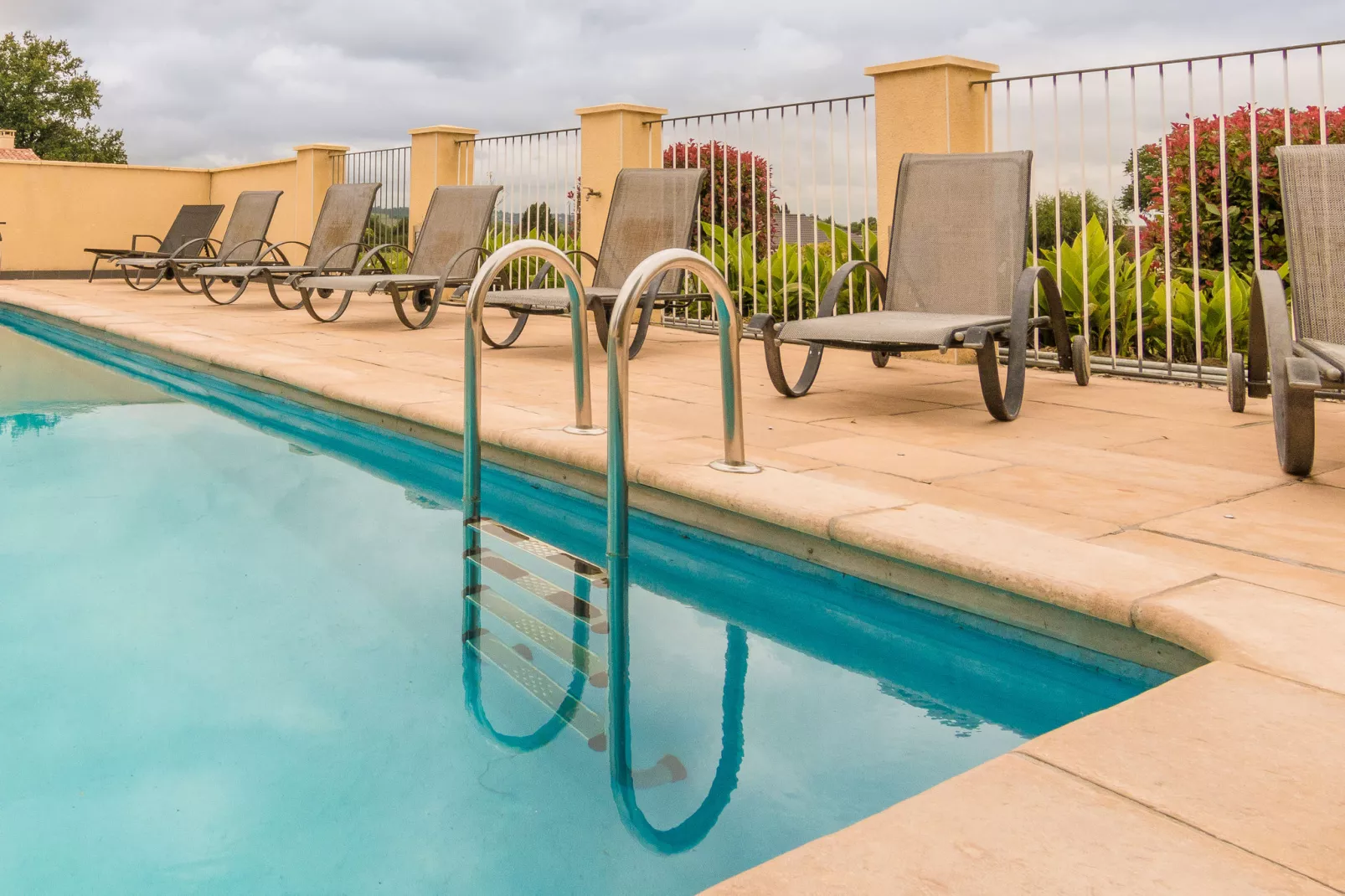 Residence Le Perrot-Pool