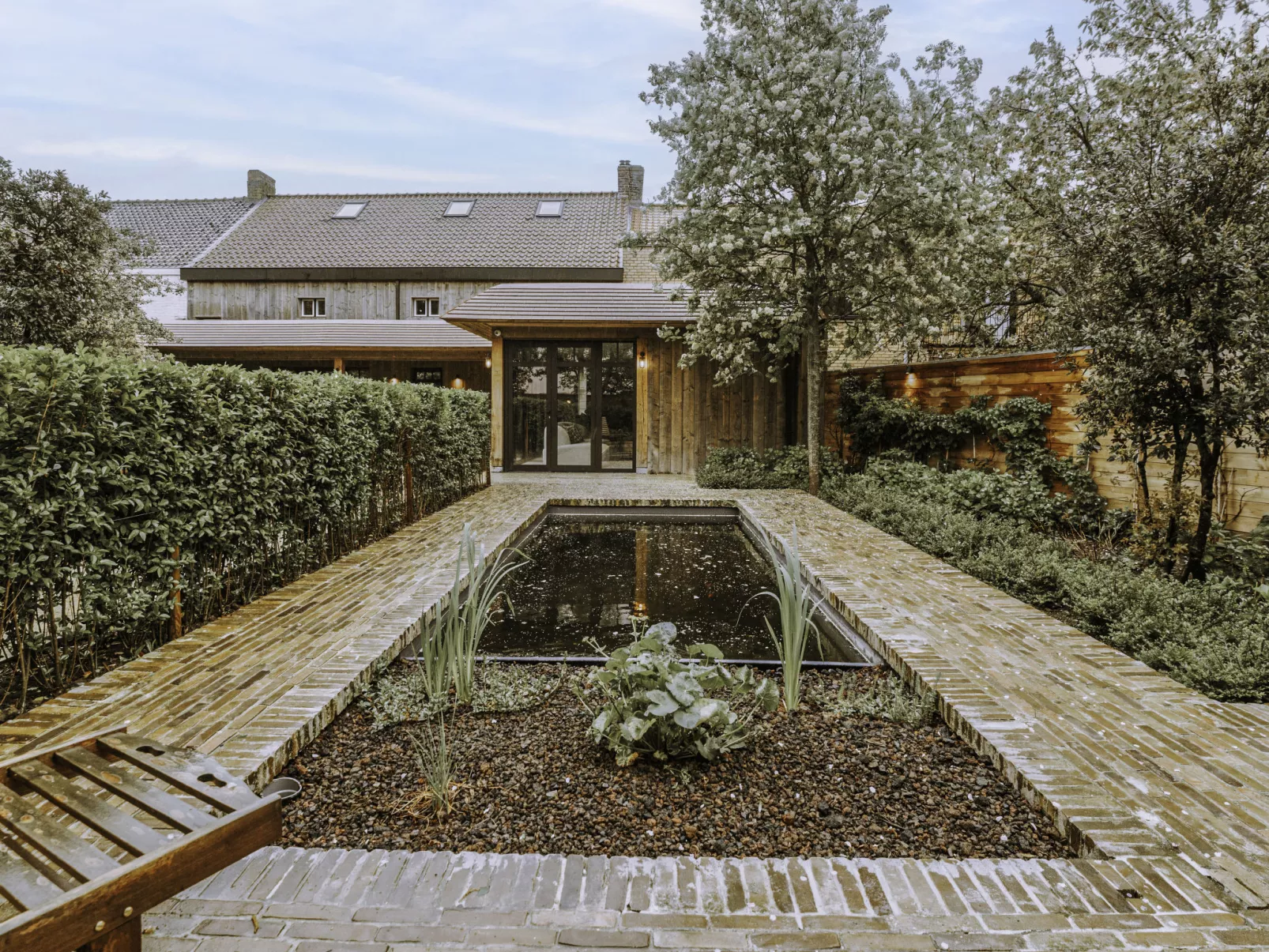 Huyze Ter Bercken with swimming pond-Outside