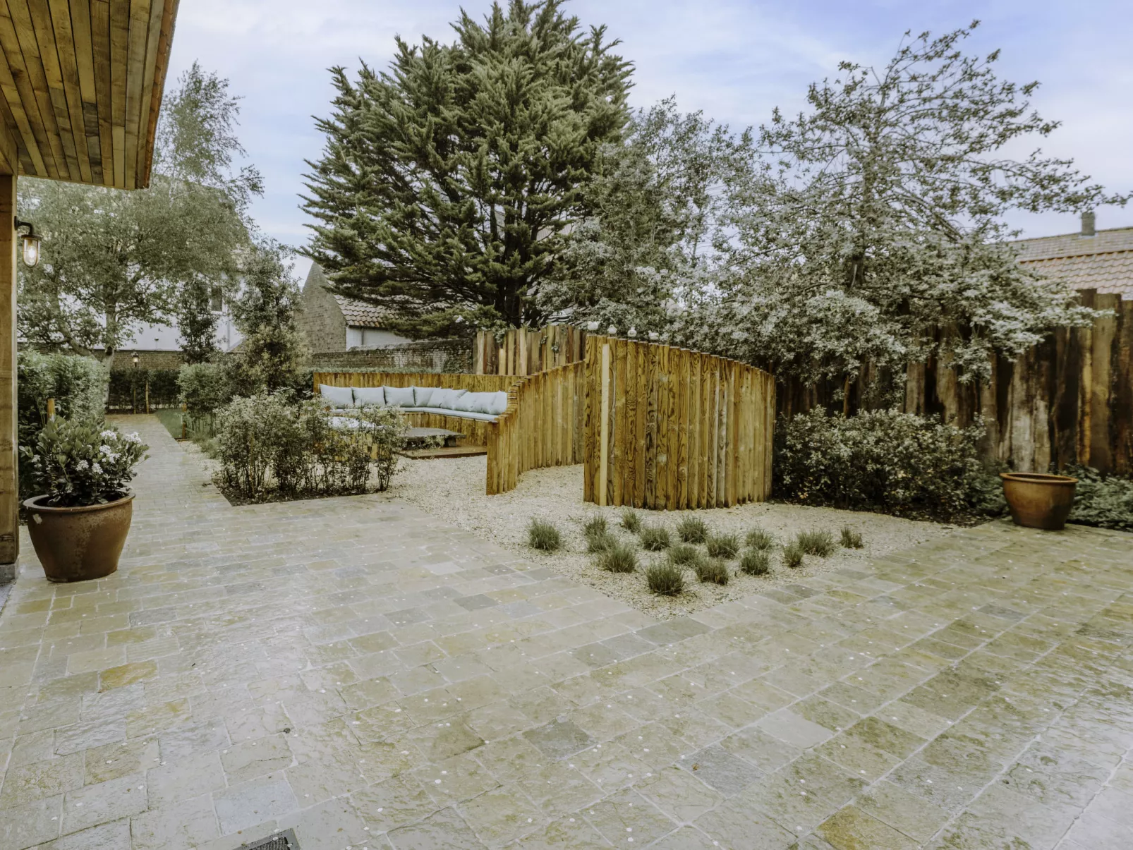 Huyze Ter Bercken with swimming pond-Outside
