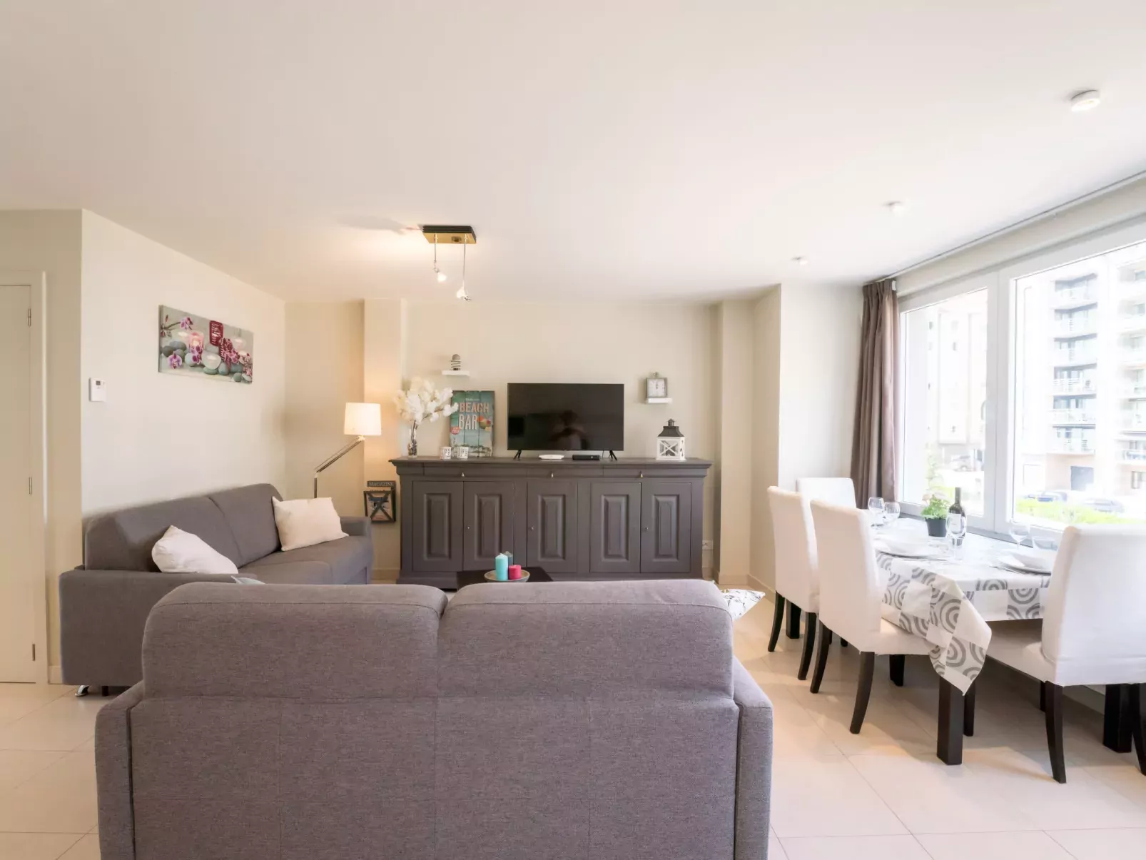 Ruzette Beach with parking-Inside