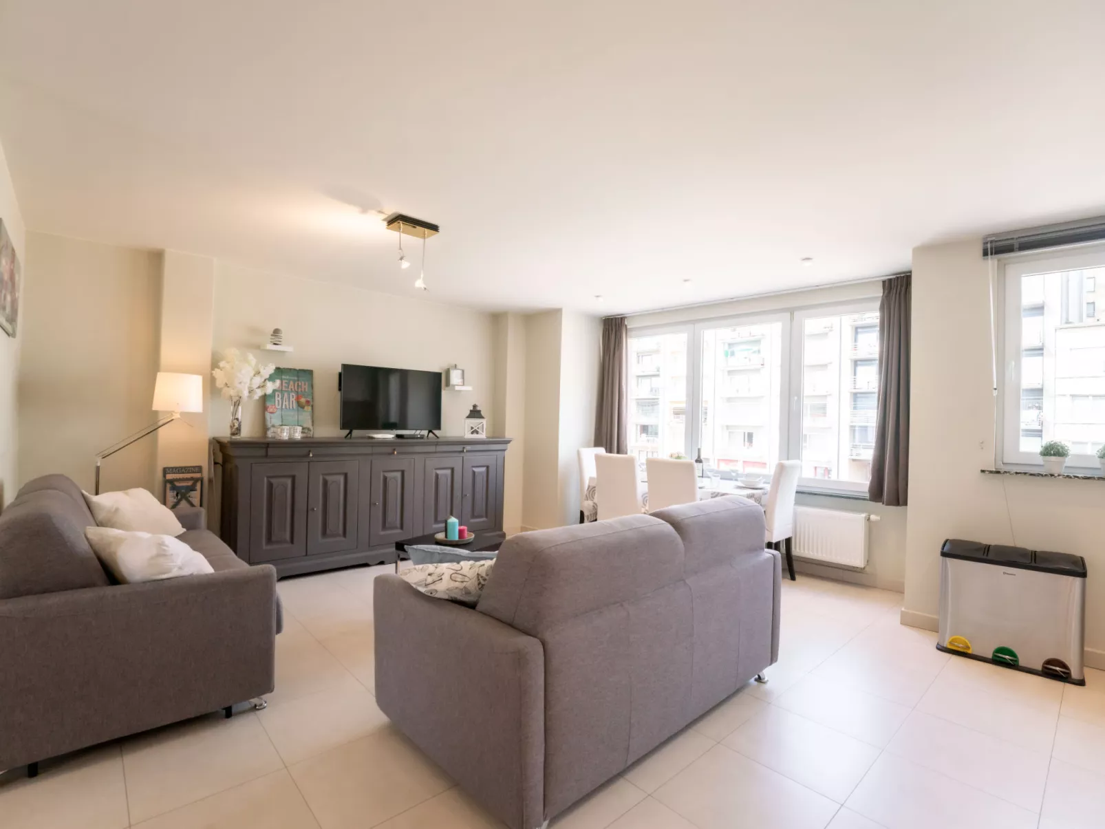 Ruzette Beach with parking-Inside