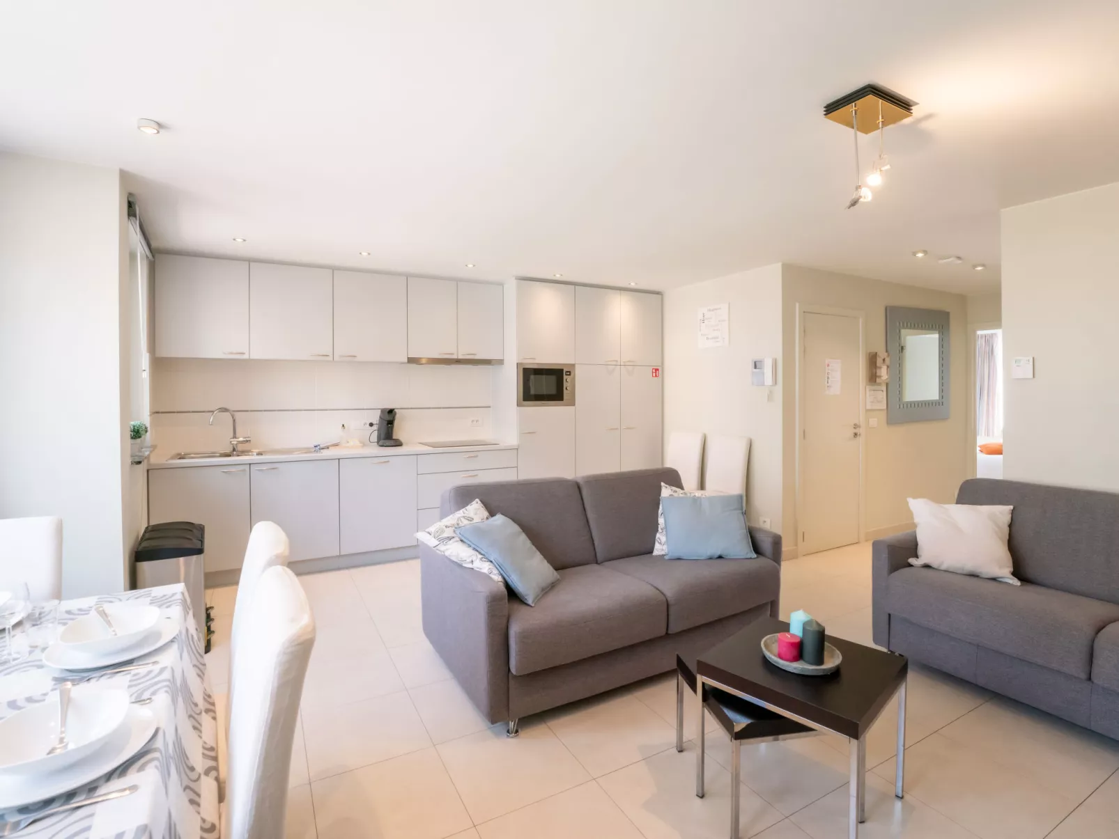 Ruzette Beach with parking-Inside