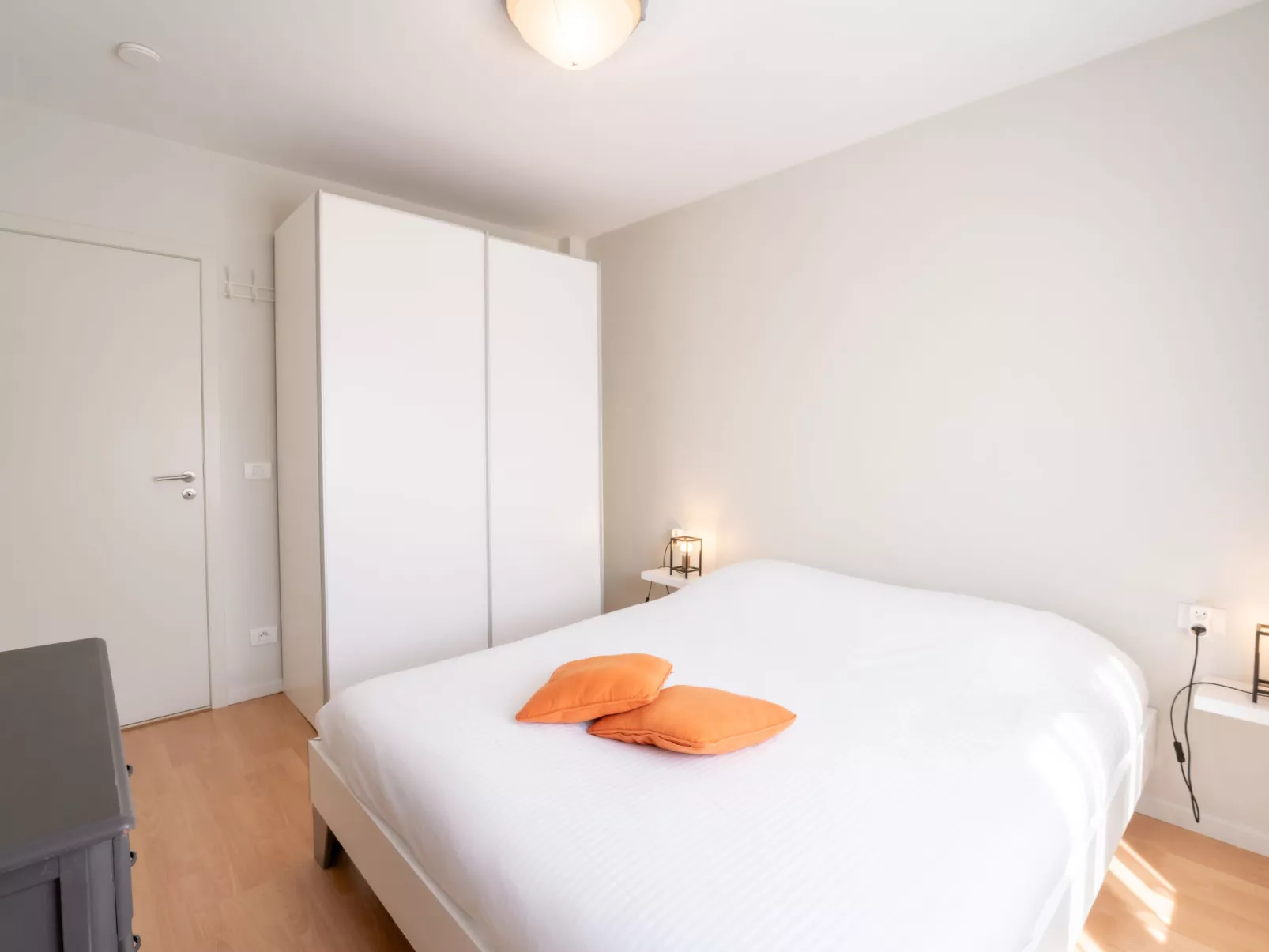 Ruzette Beach with parking-Inside