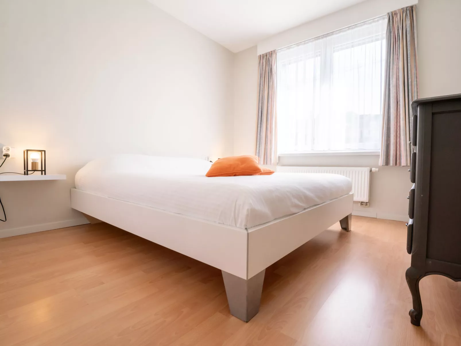 Ruzette Beach with parking-Inside