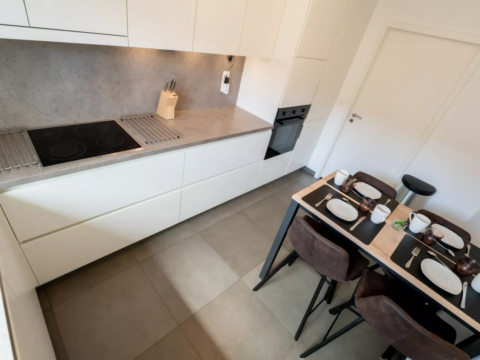 Philemon with parking-Inside